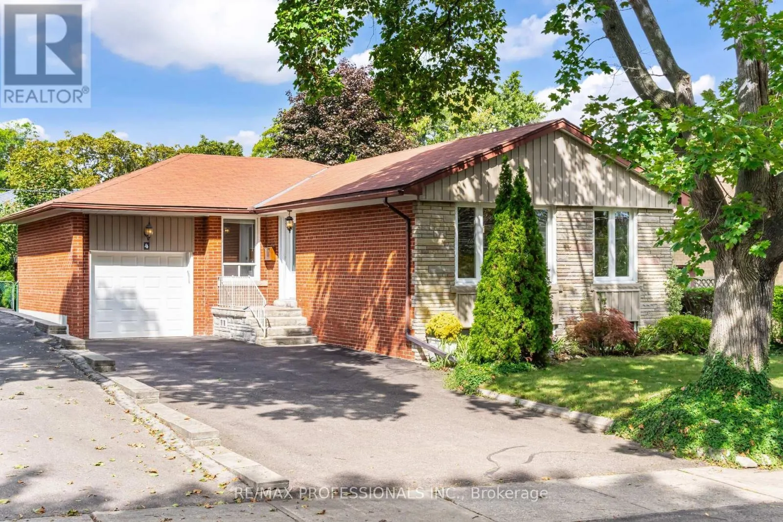 4 LETHBRIDGE AVENUE