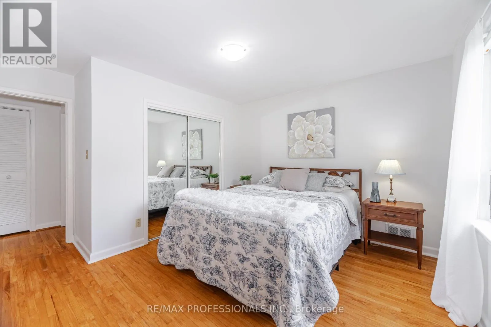 4 LETHBRIDGE AVENUE