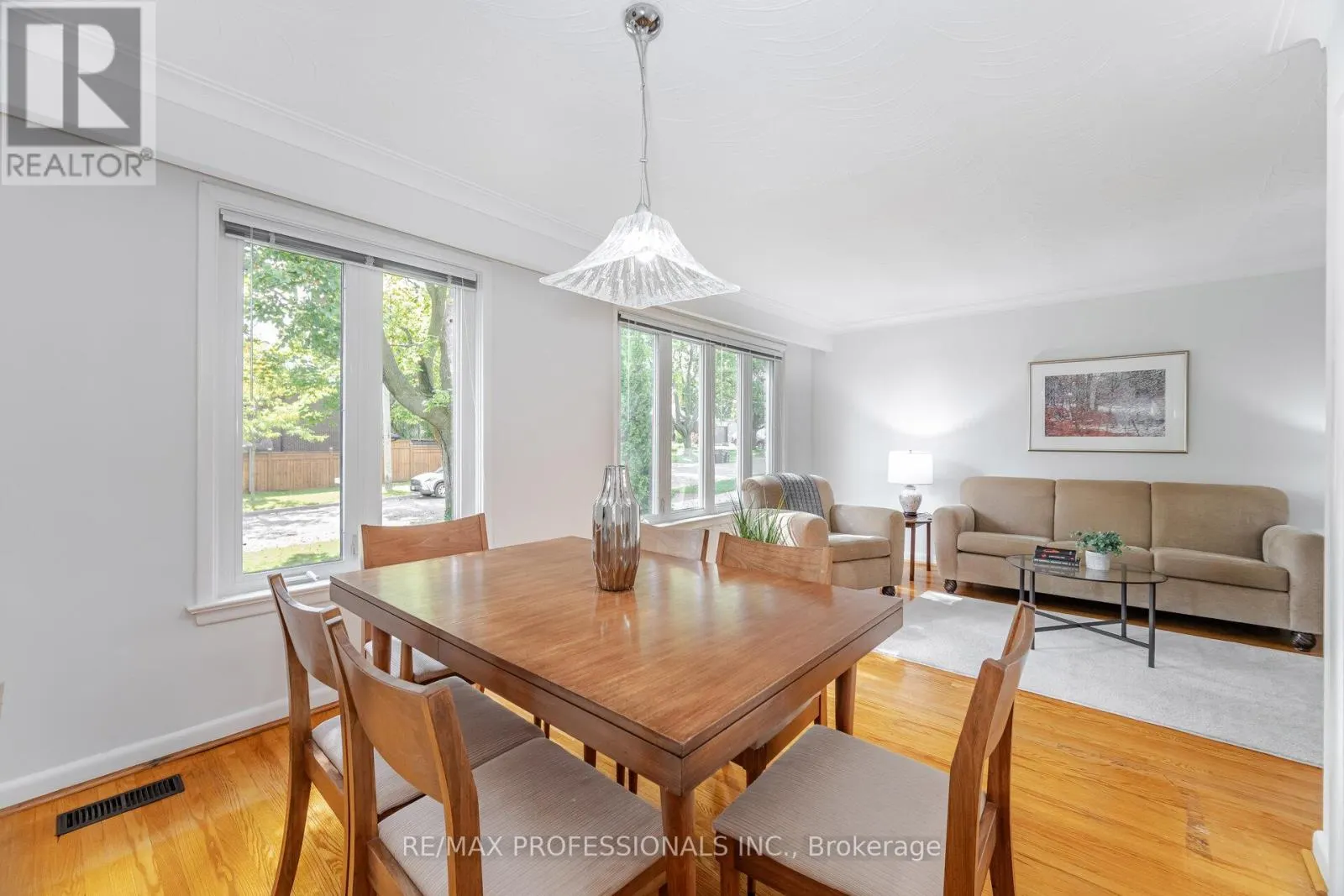 4 LETHBRIDGE AVENUE