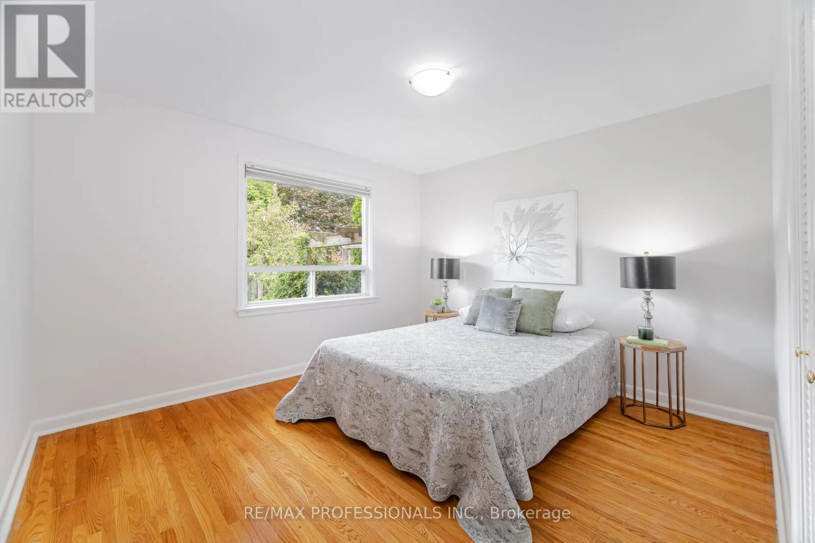 4 LETHBRIDGE AVENUE