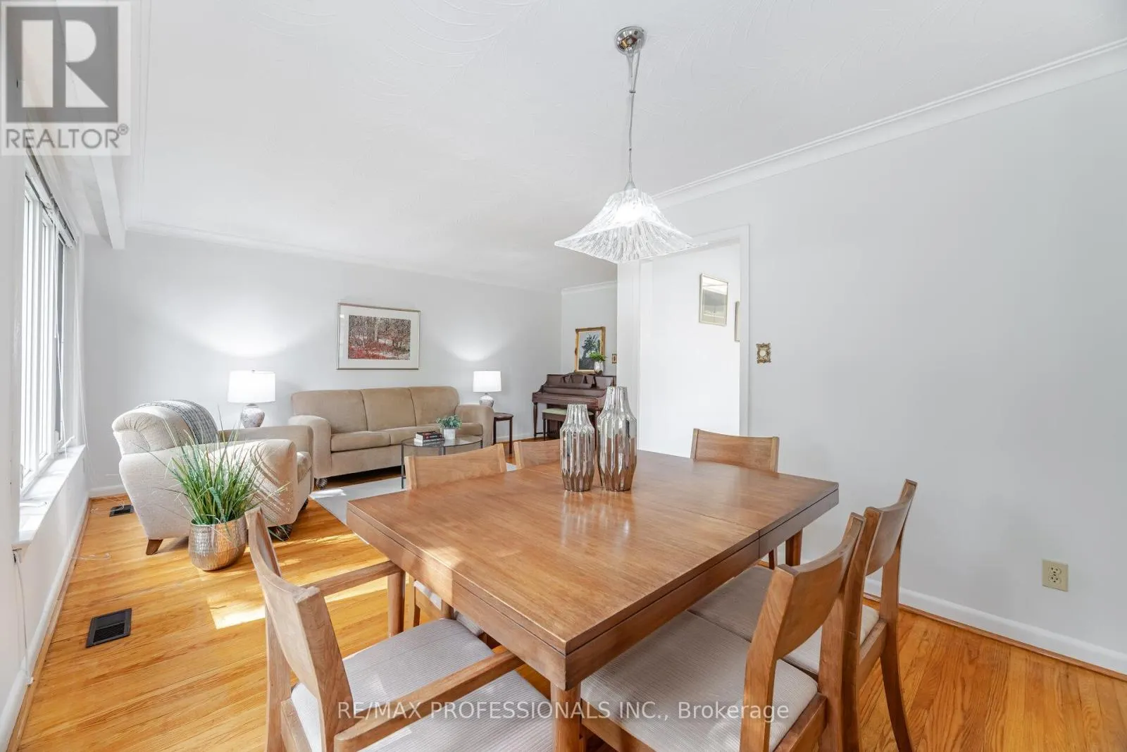 4 LETHBRIDGE AVENUE