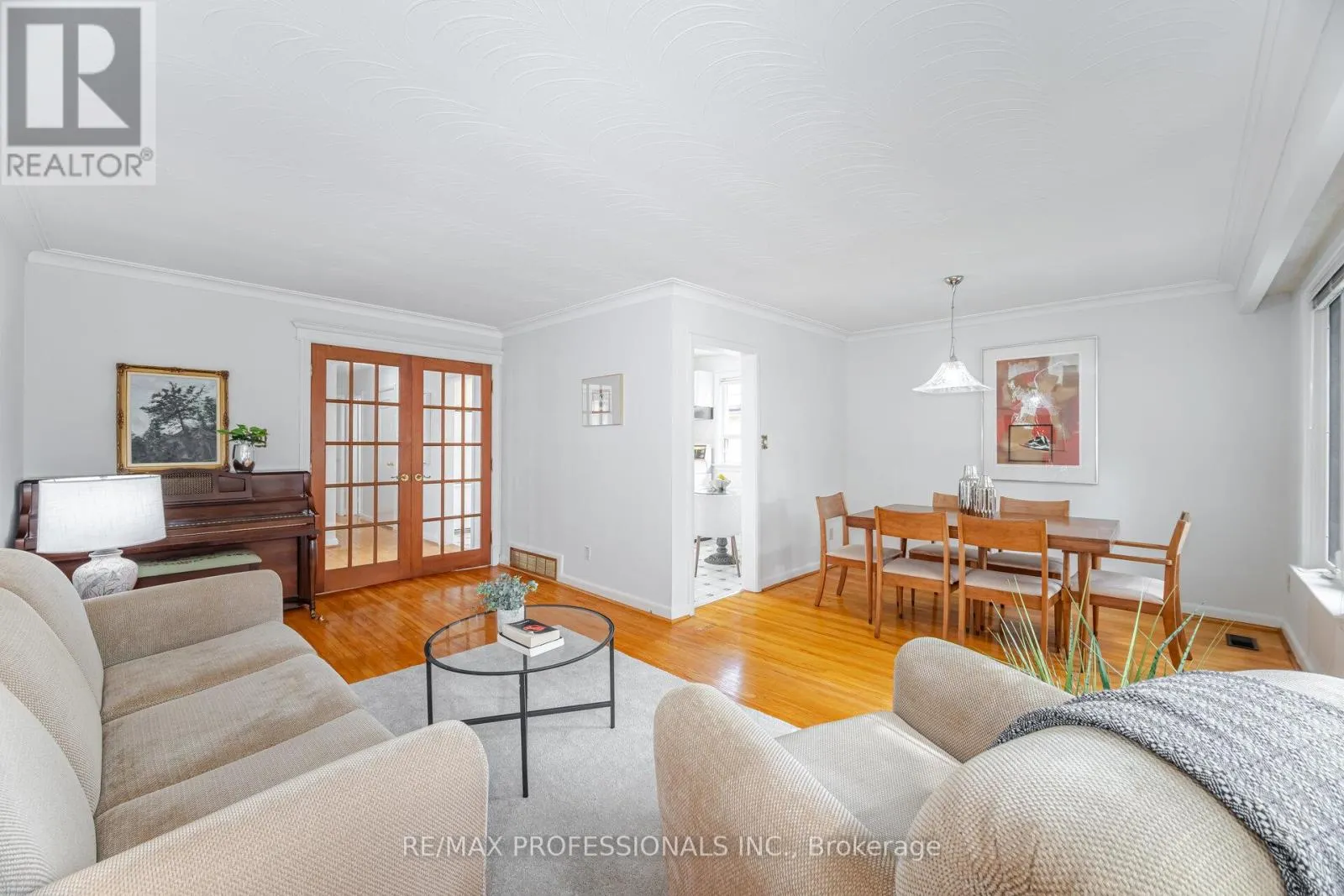 4 LETHBRIDGE AVENUE