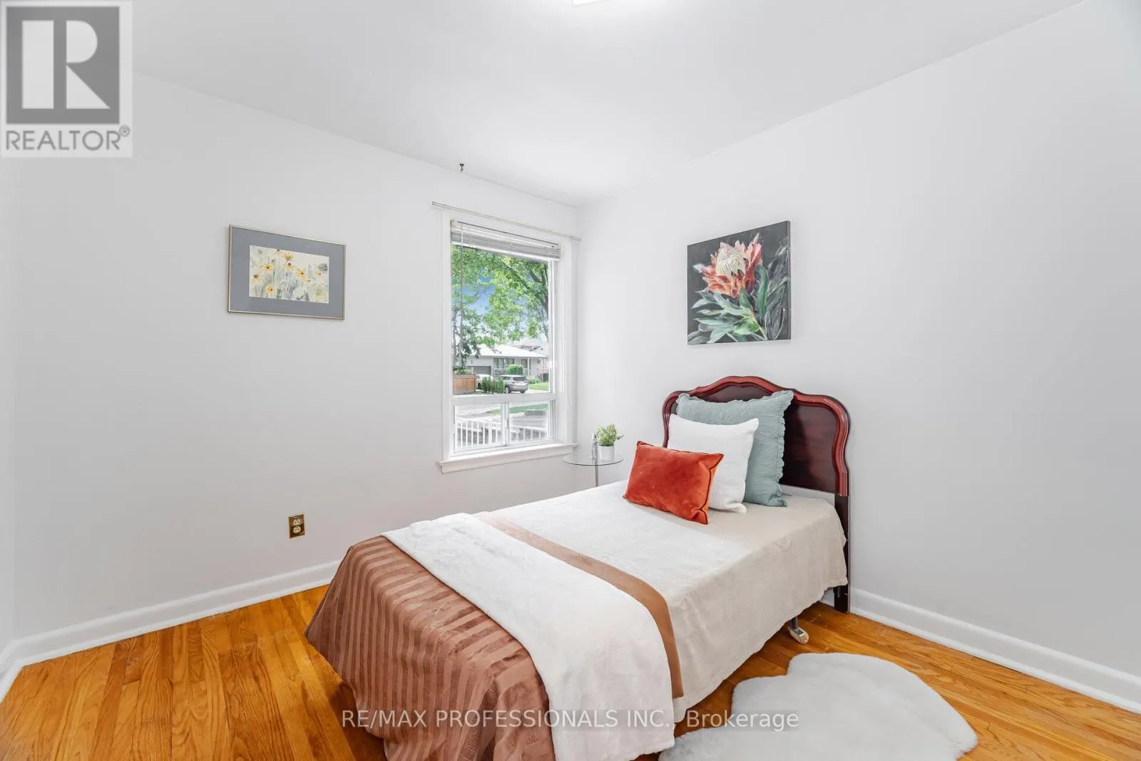 4 LETHBRIDGE AVENUE