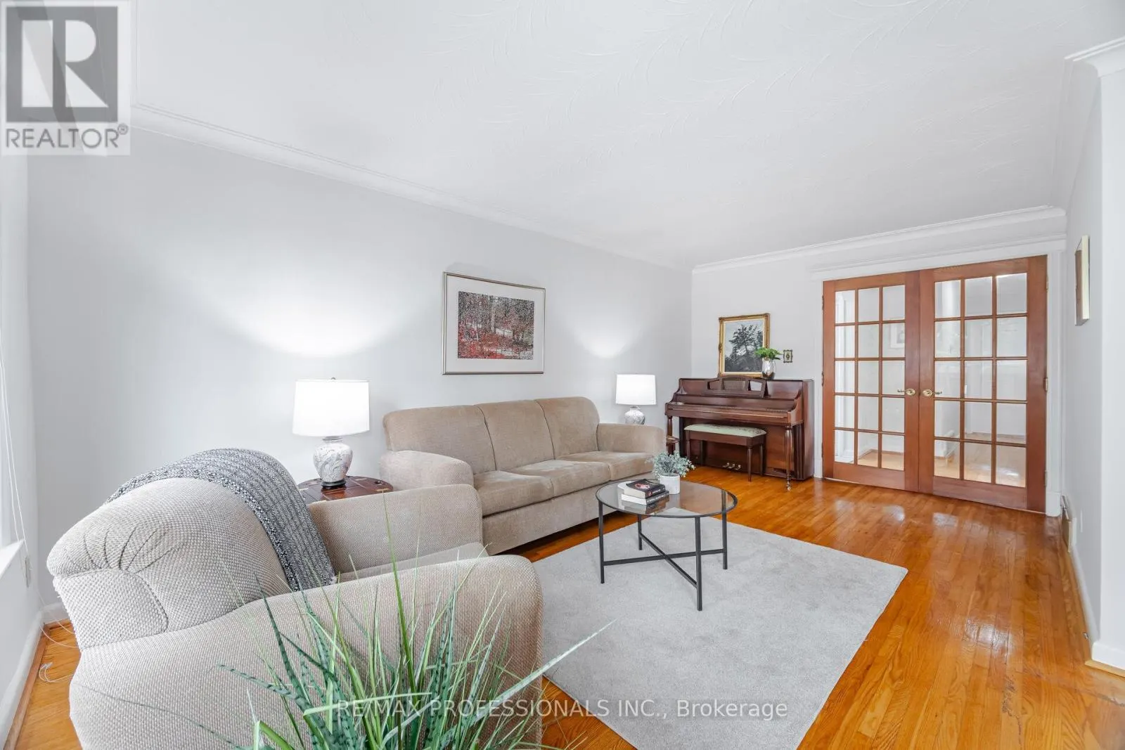4 LETHBRIDGE AVENUE