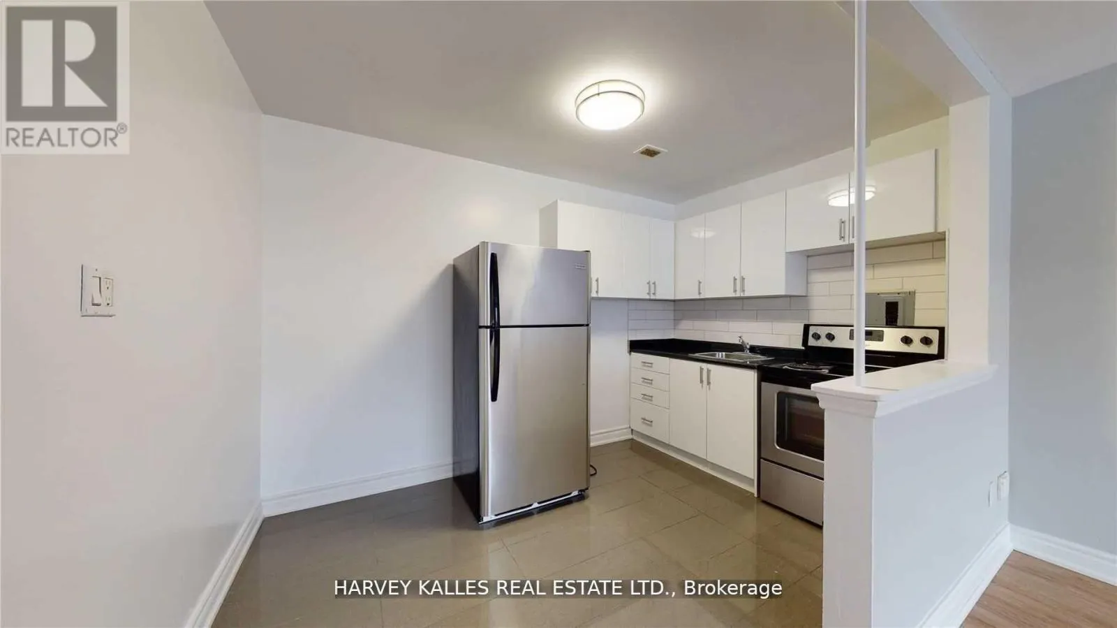 104 - 2 GREENTREE COURT