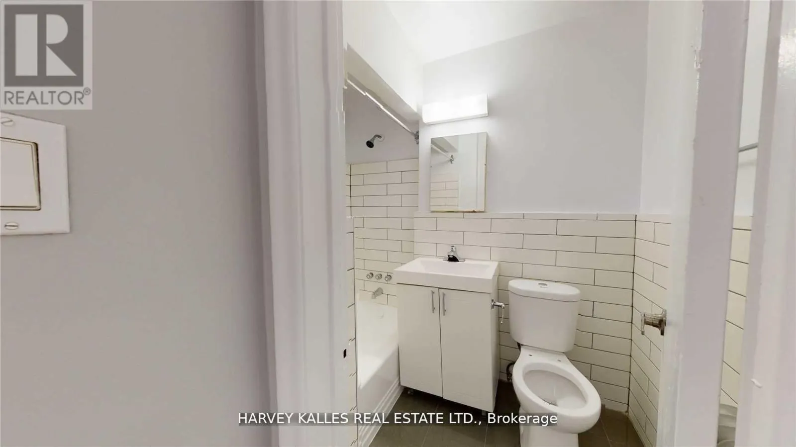 104 - 2 GREENTREE COURT