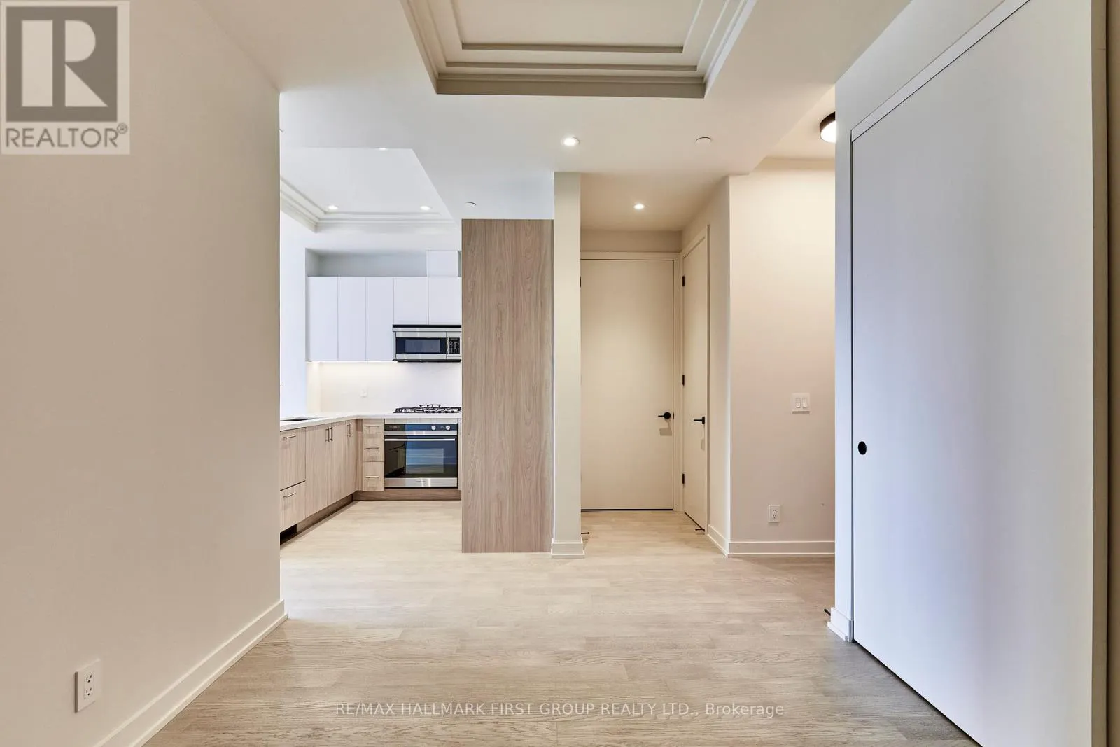 407 - 123 MAURICE DRIVE