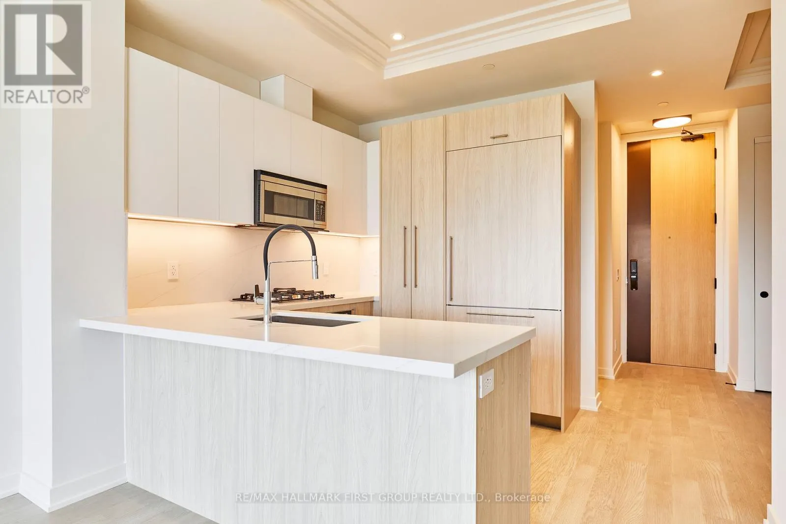 407 - 123 MAURICE DRIVE
