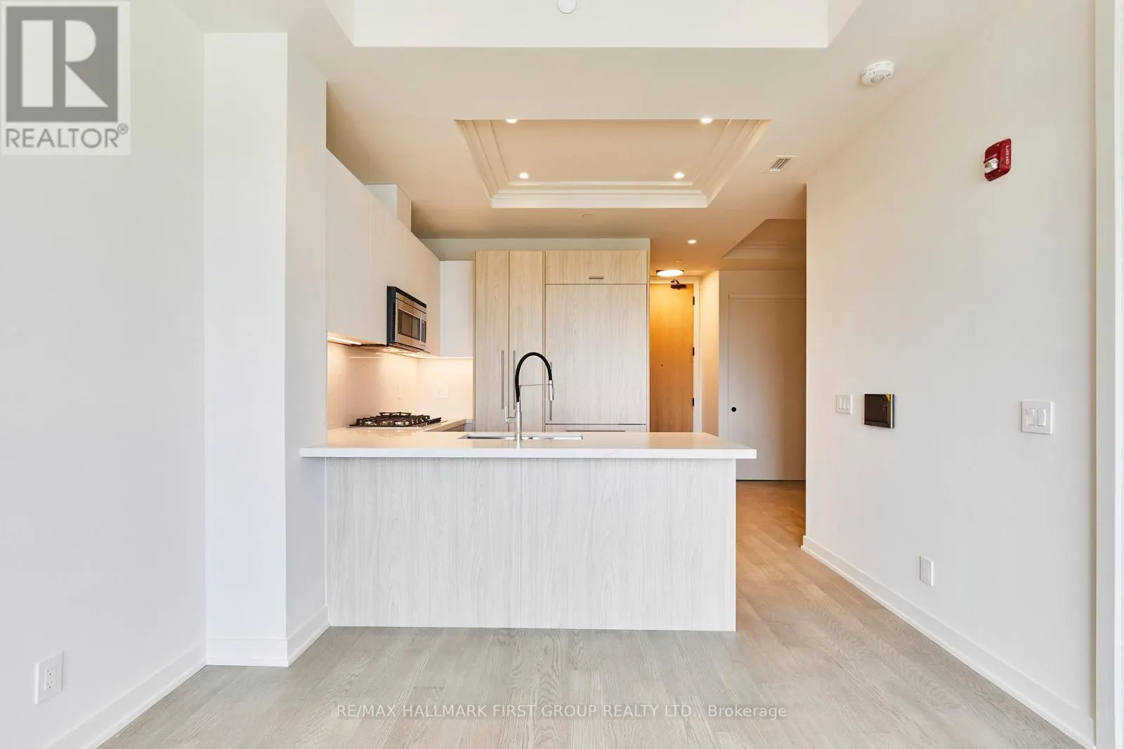 407 - 123 MAURICE DRIVE