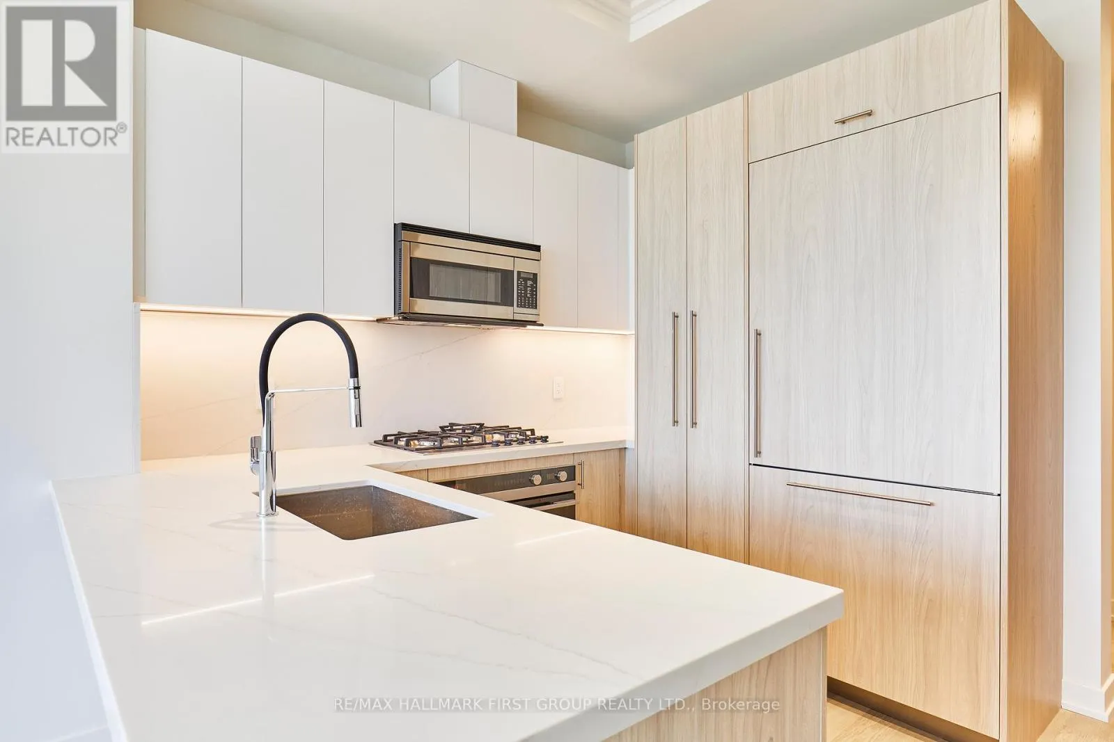 407 - 123 MAURICE DRIVE