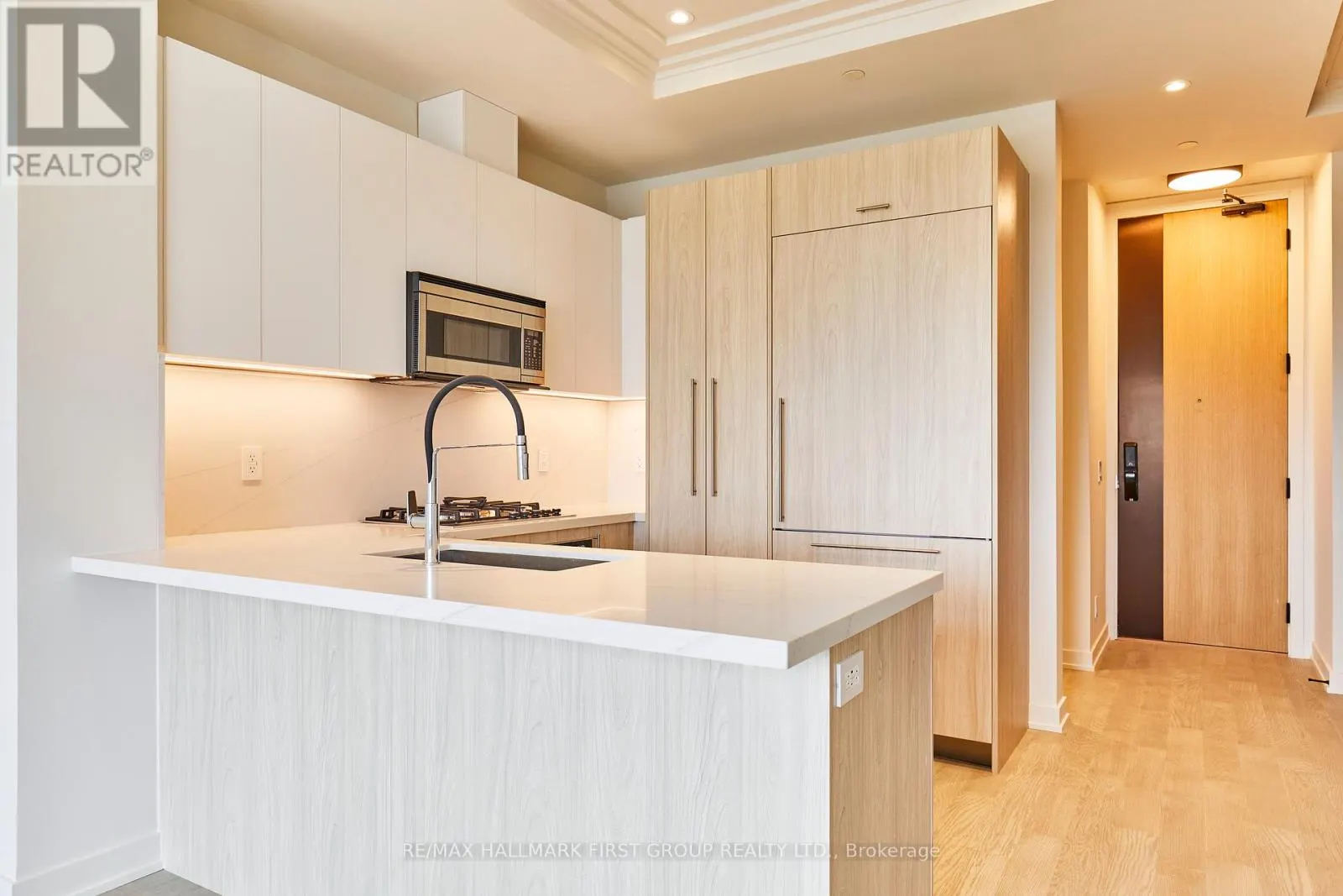 407 - 123 MAURICE DRIVE
