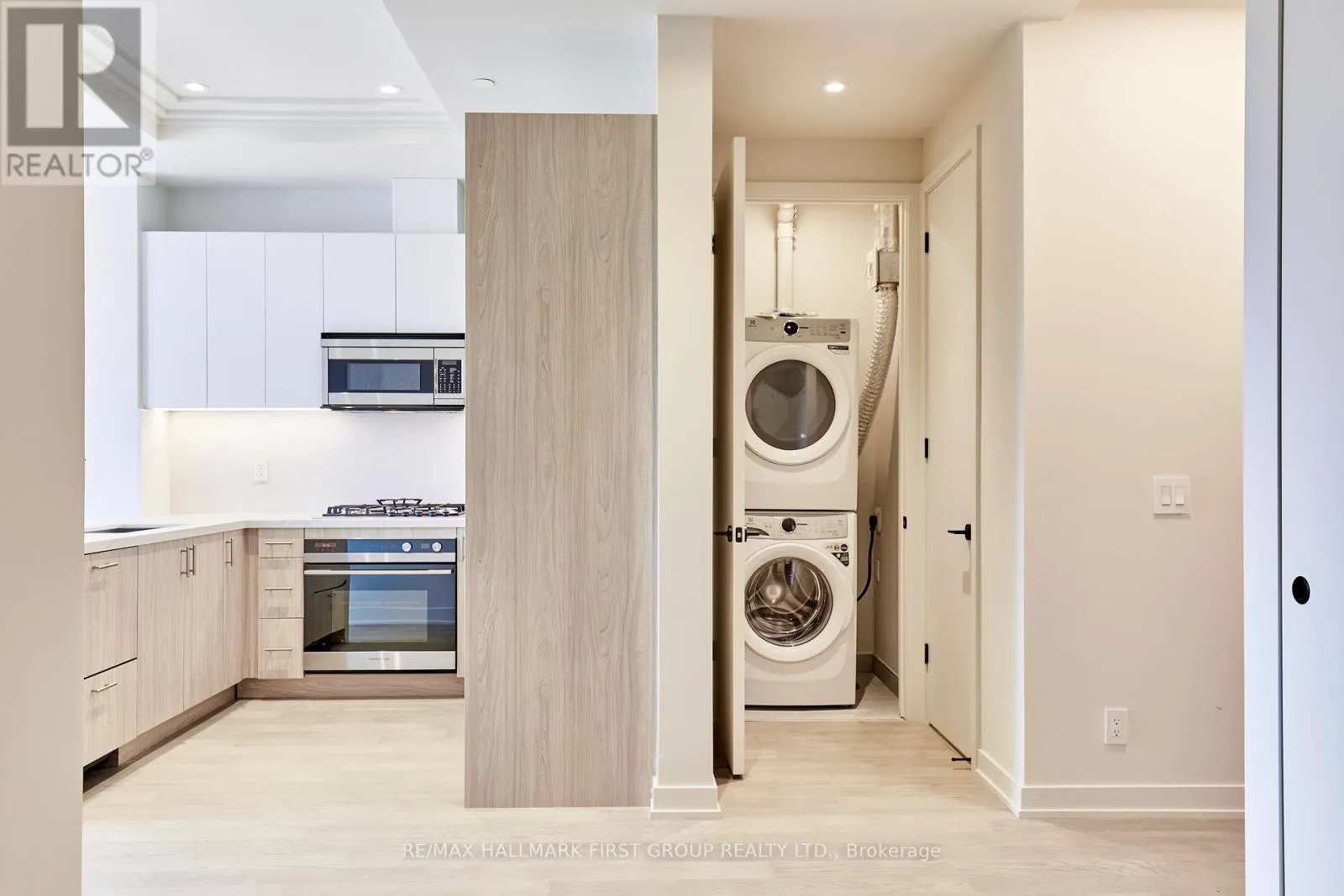 407 - 123 MAURICE DRIVE