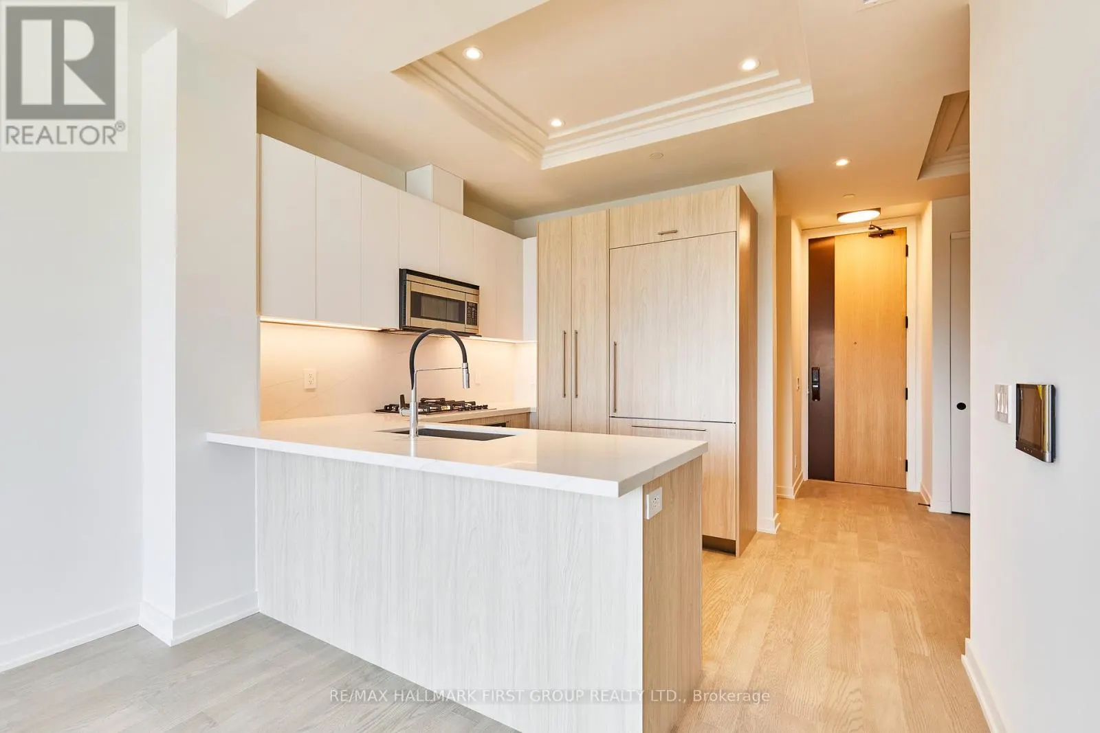 407 - 123 MAURICE DRIVE