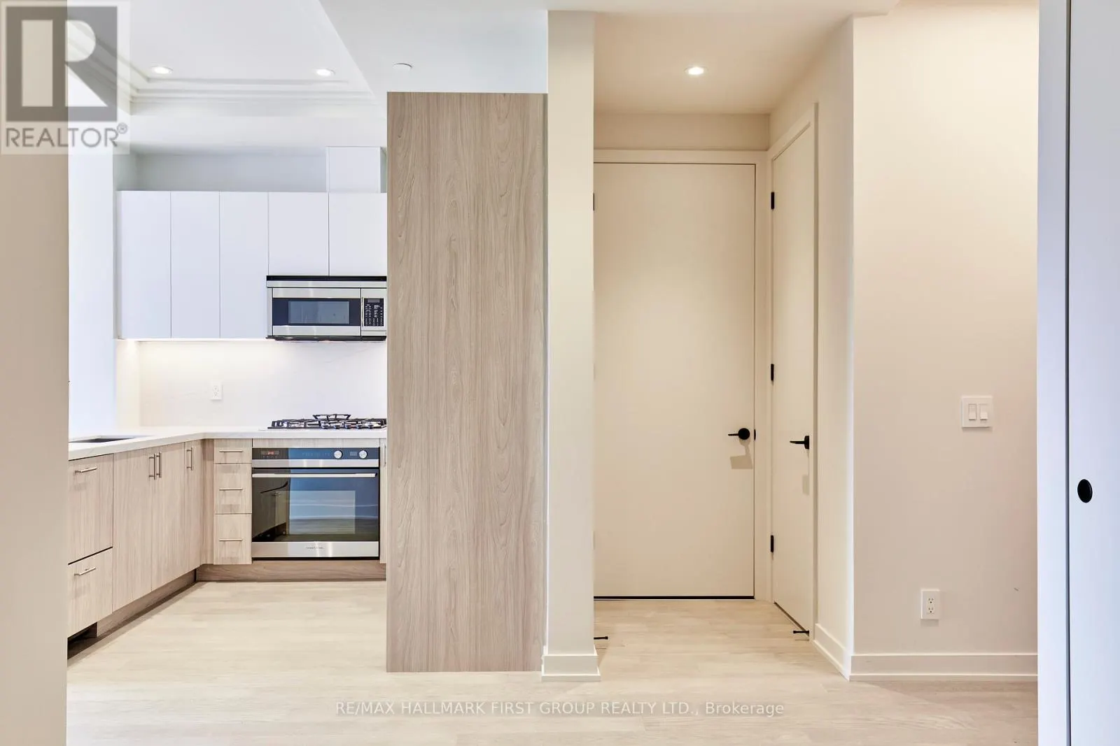 407 - 123 MAURICE DRIVE