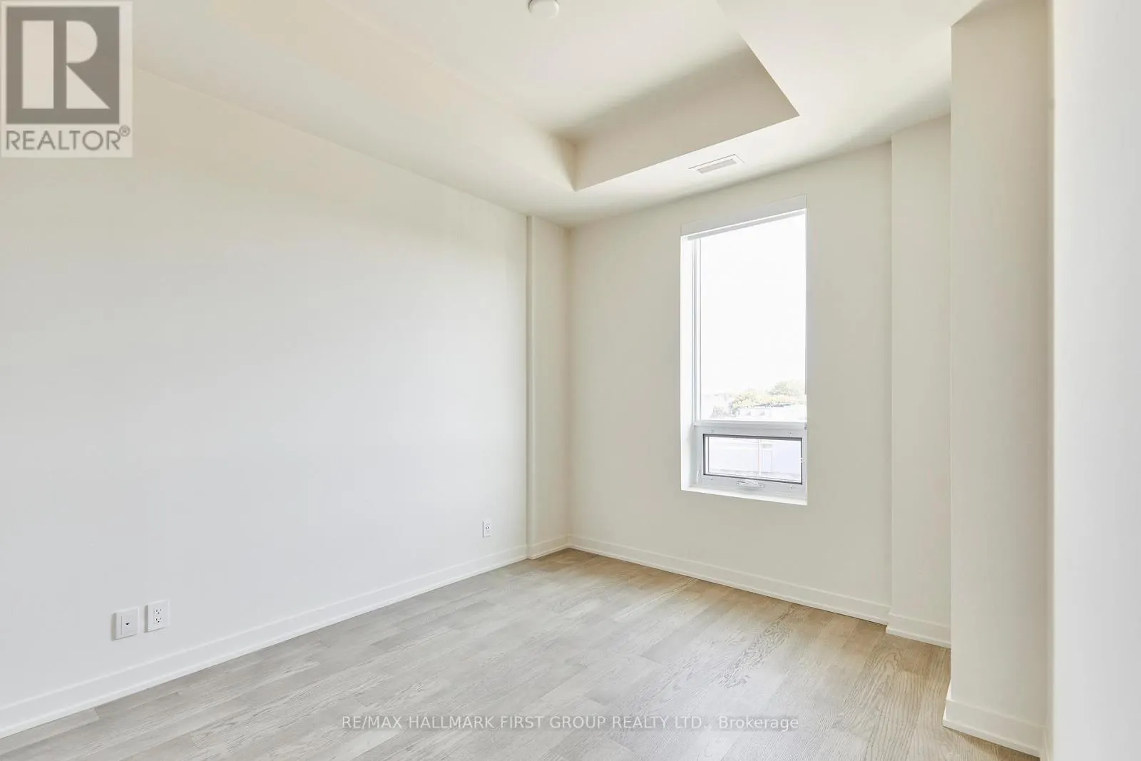 407 - 123 MAURICE DRIVE