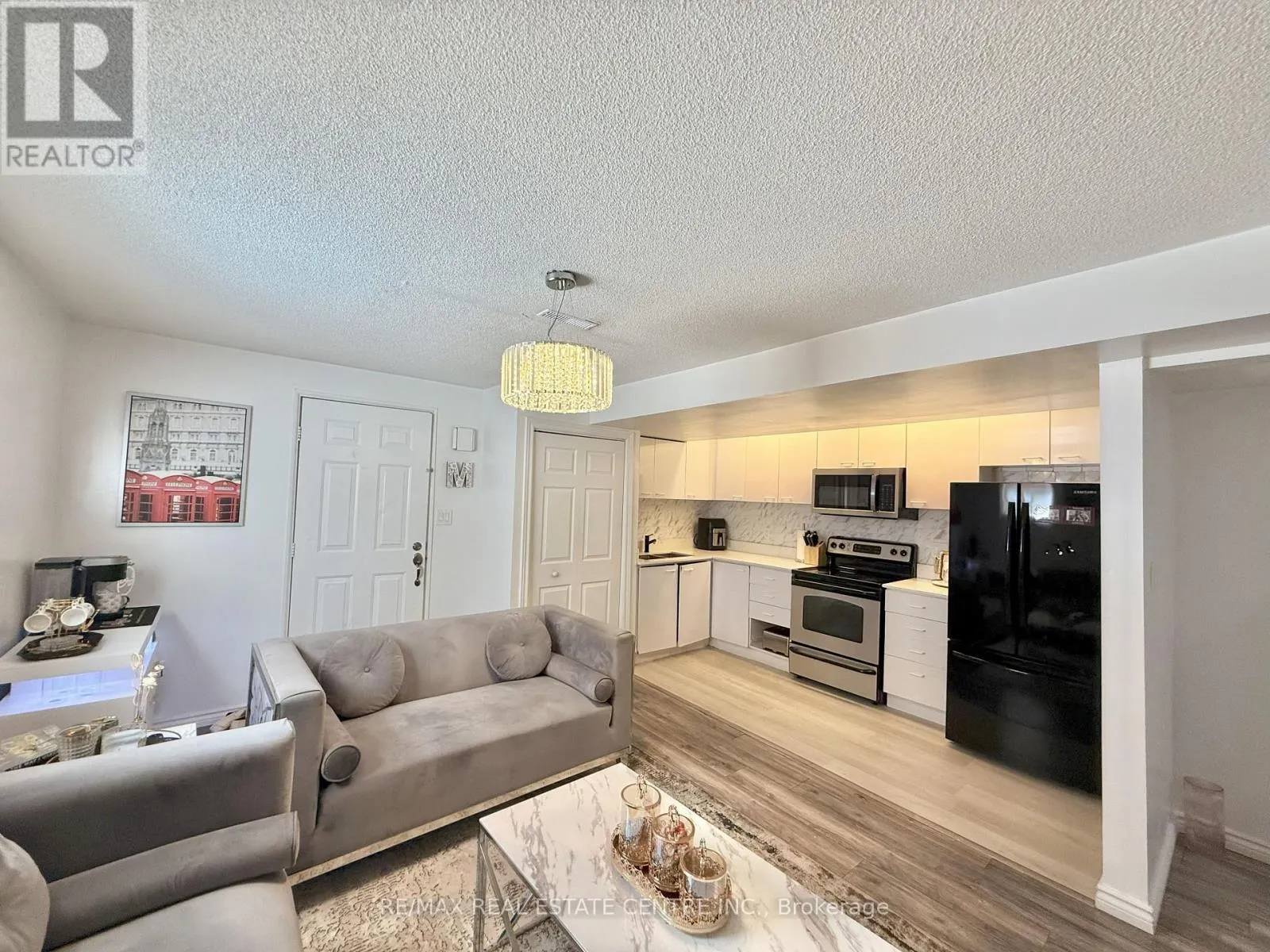84 CREDITSTONE ROAD