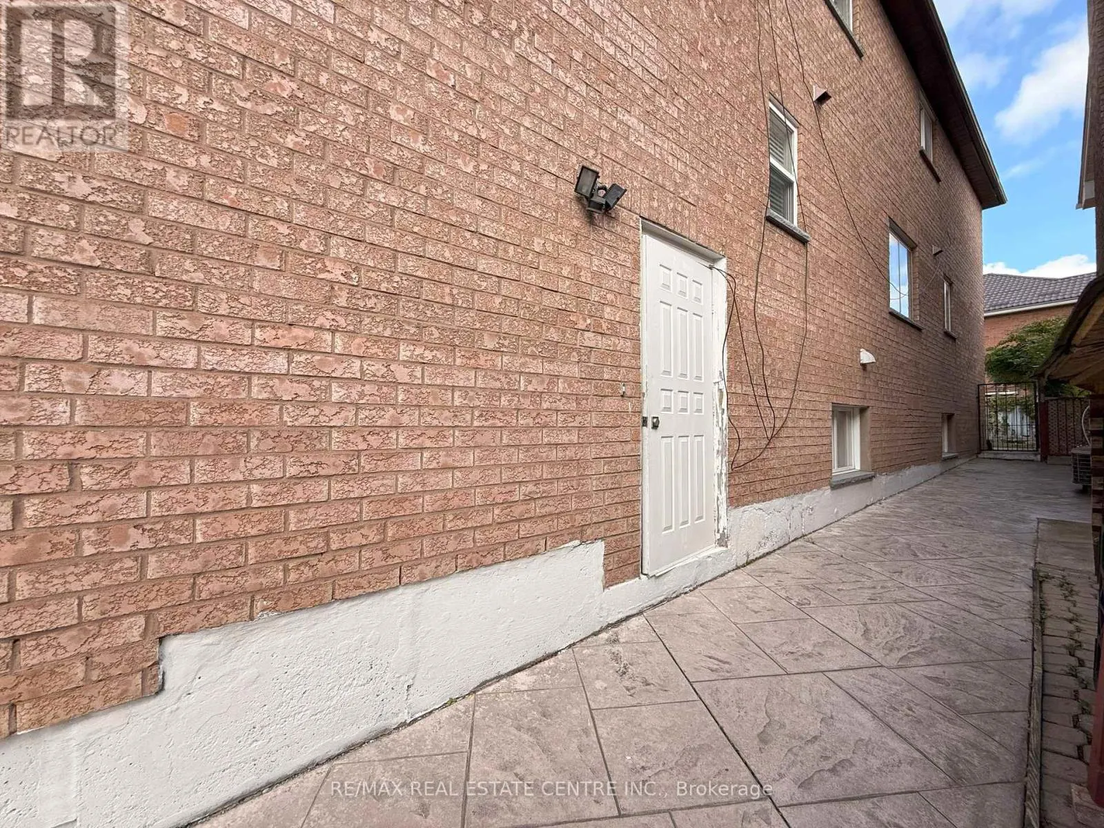 84 CREDITSTONE ROAD