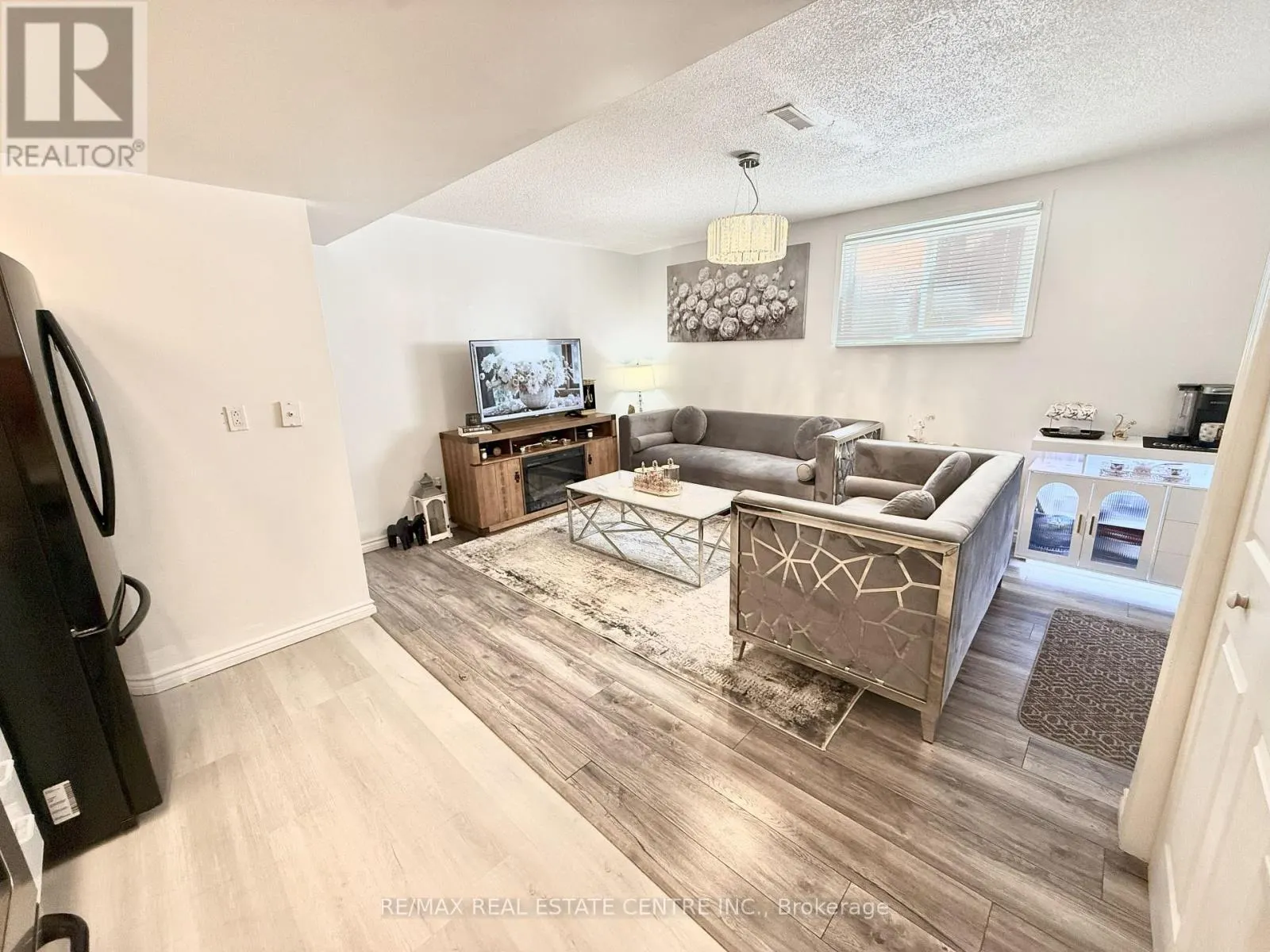 84 CREDITSTONE ROAD