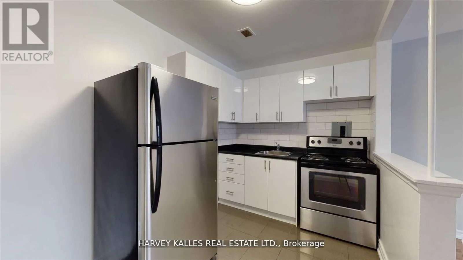 B4 - 4 GREENTREE COURT