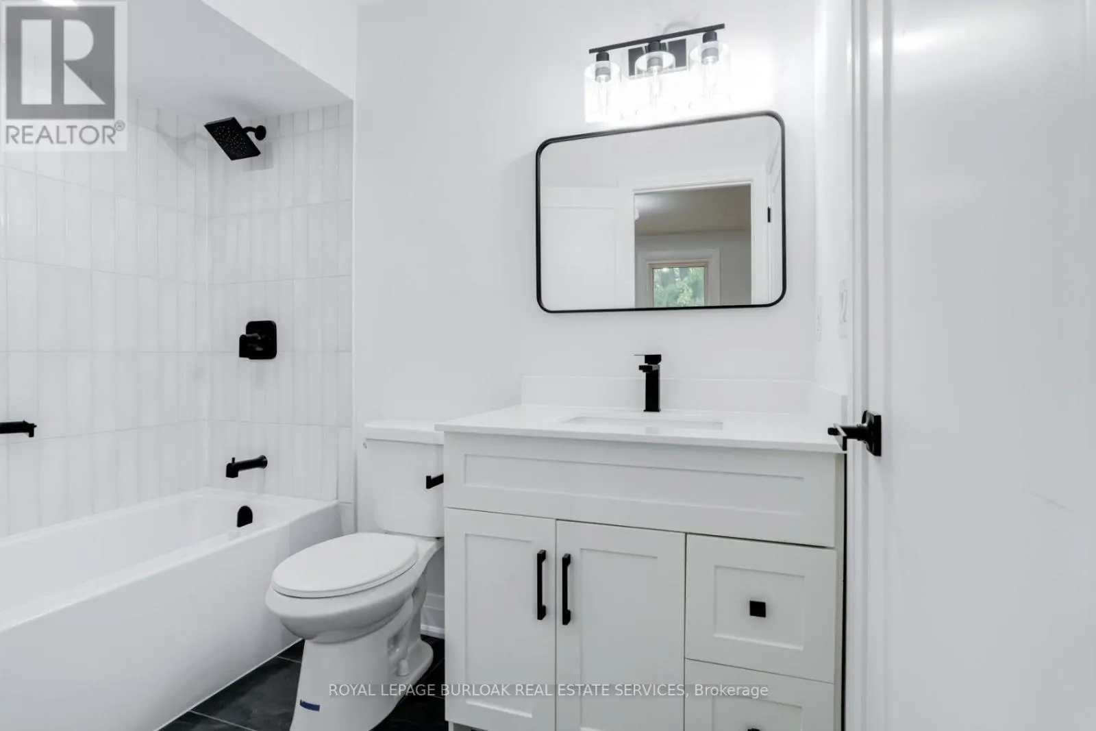 4 - 5475 LAKESHORE ROAD