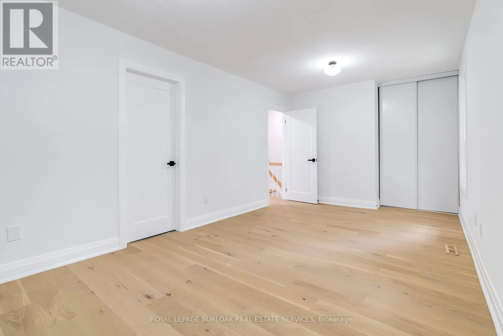 4 - 5475 LAKESHORE ROAD