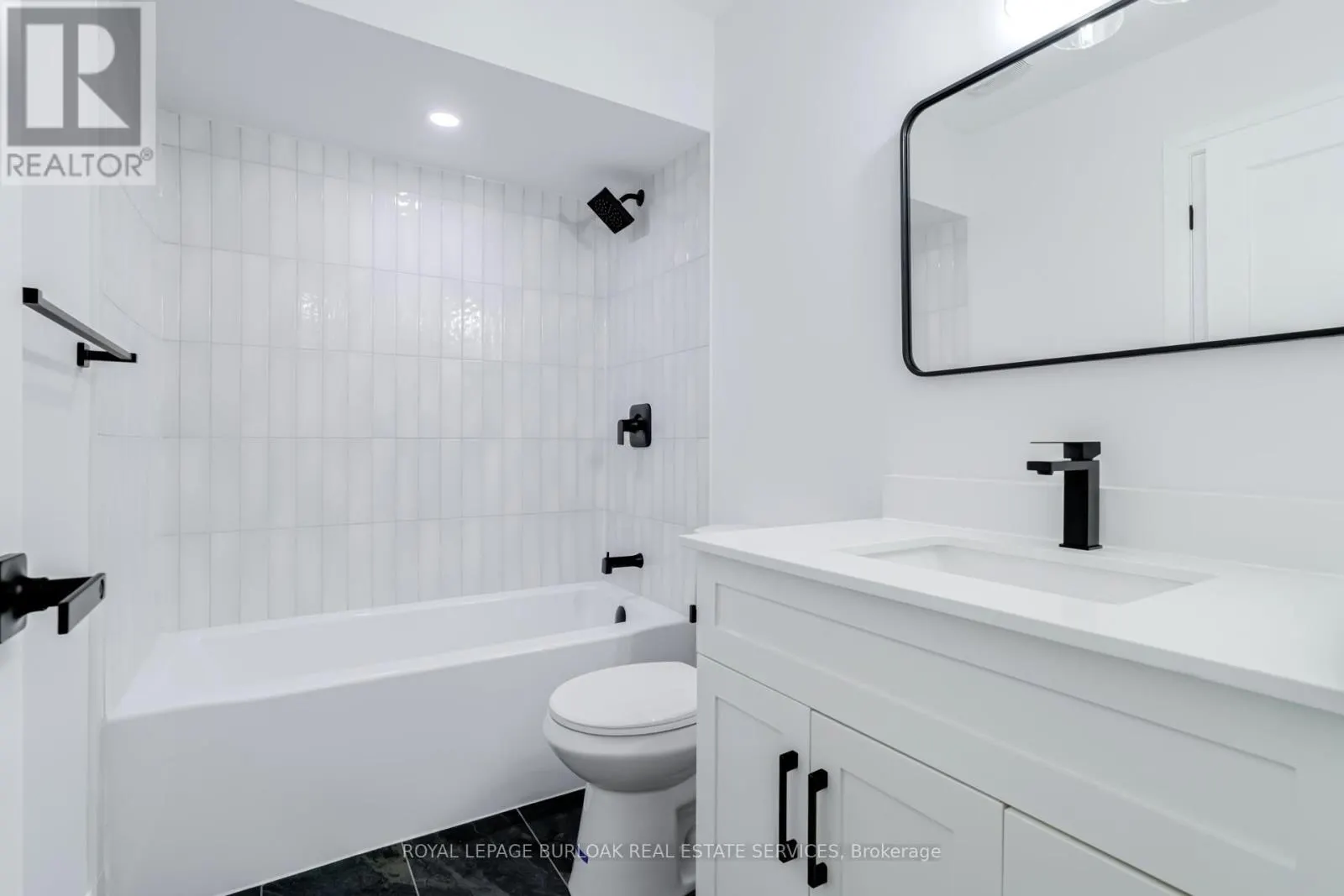 4 - 5475 LAKESHORE ROAD