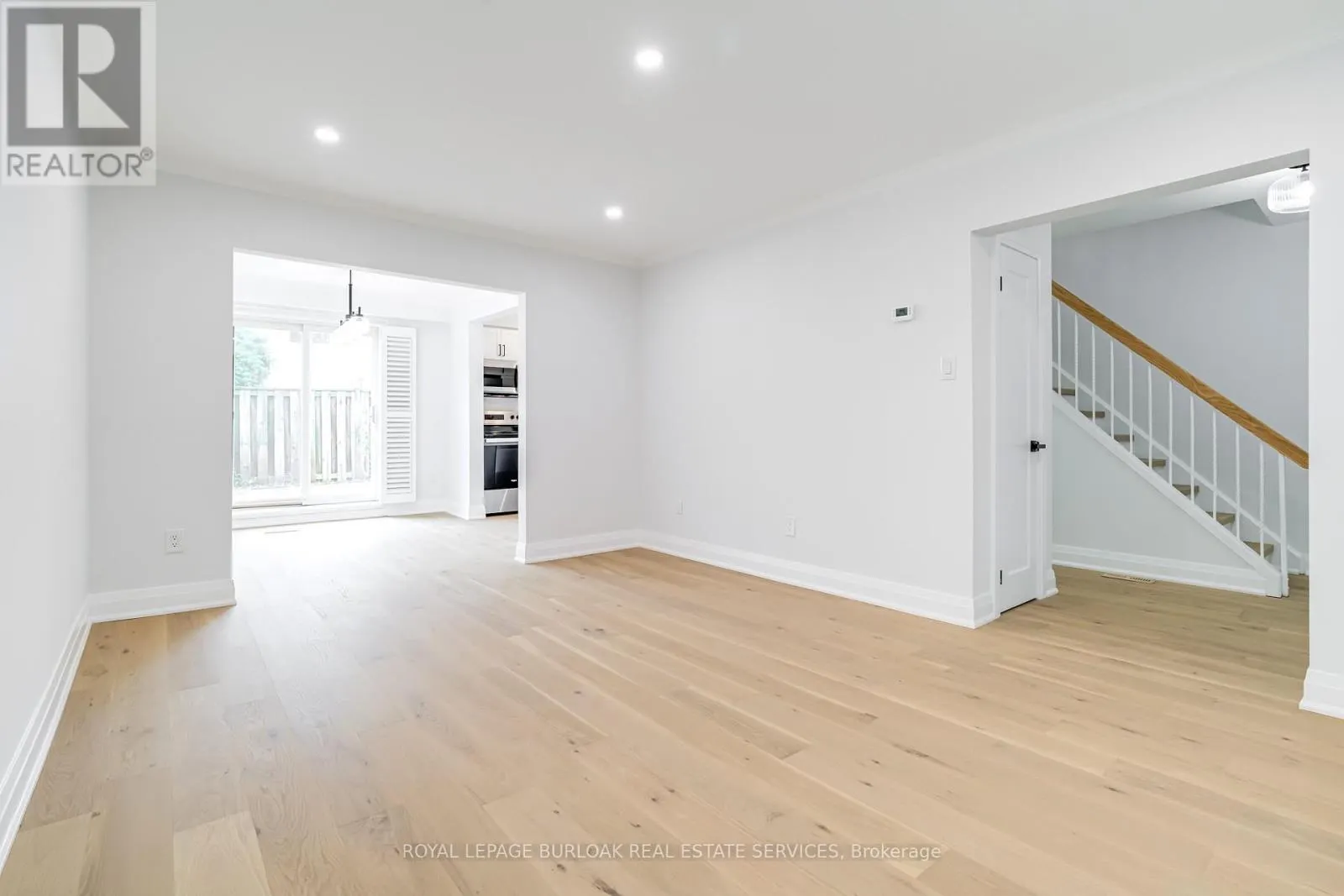 4 - 5475 LAKESHORE ROAD