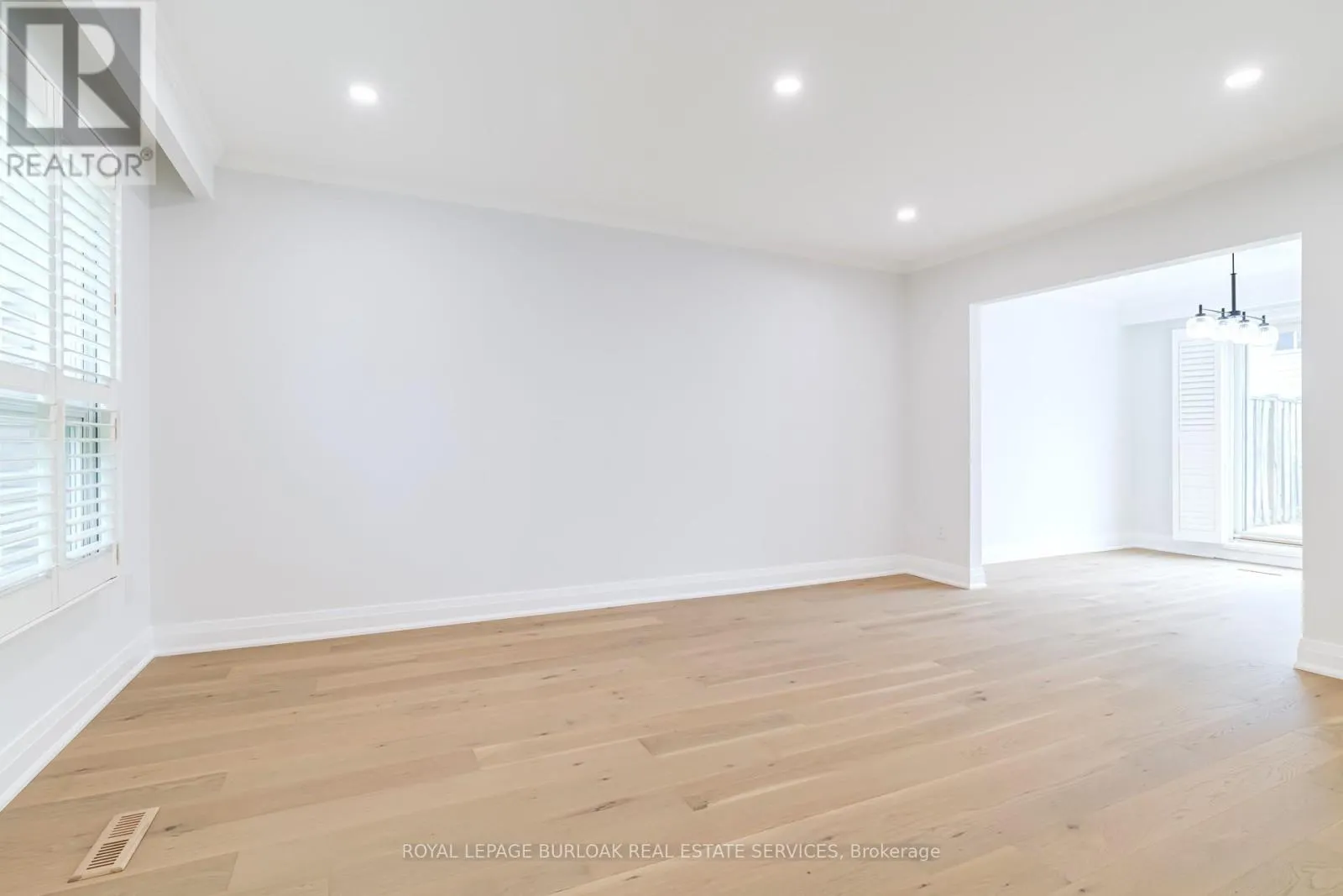 4 - 5475 LAKESHORE ROAD