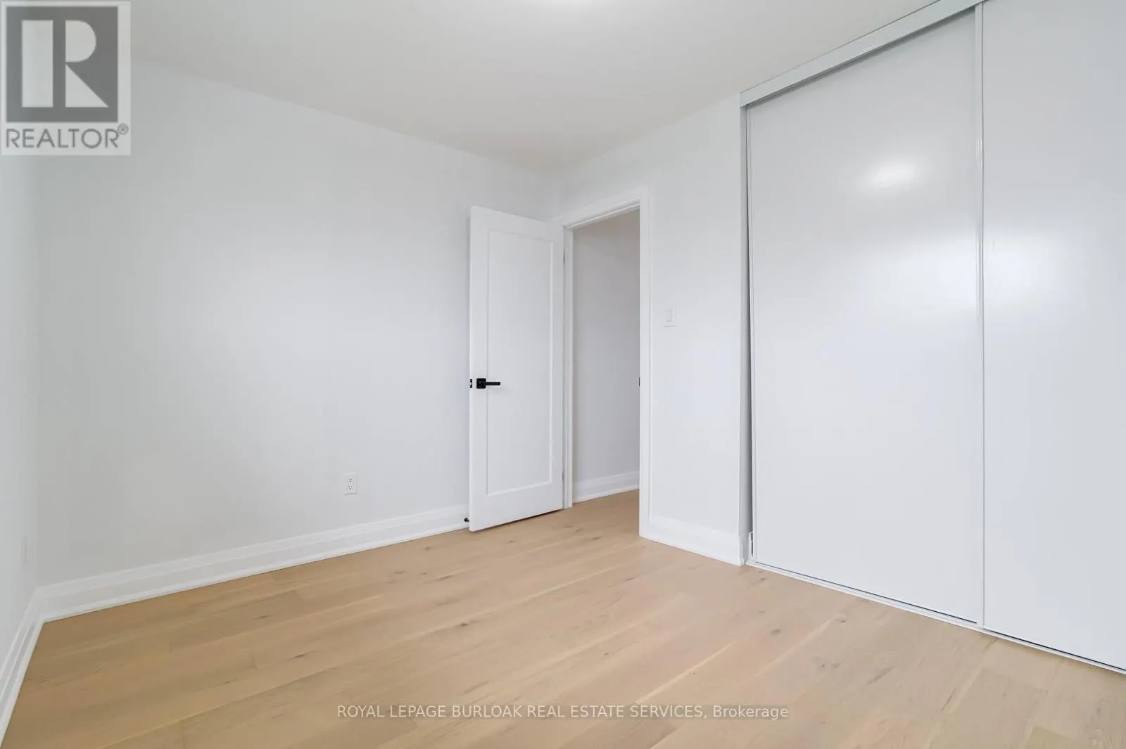 4 - 5475 LAKESHORE ROAD