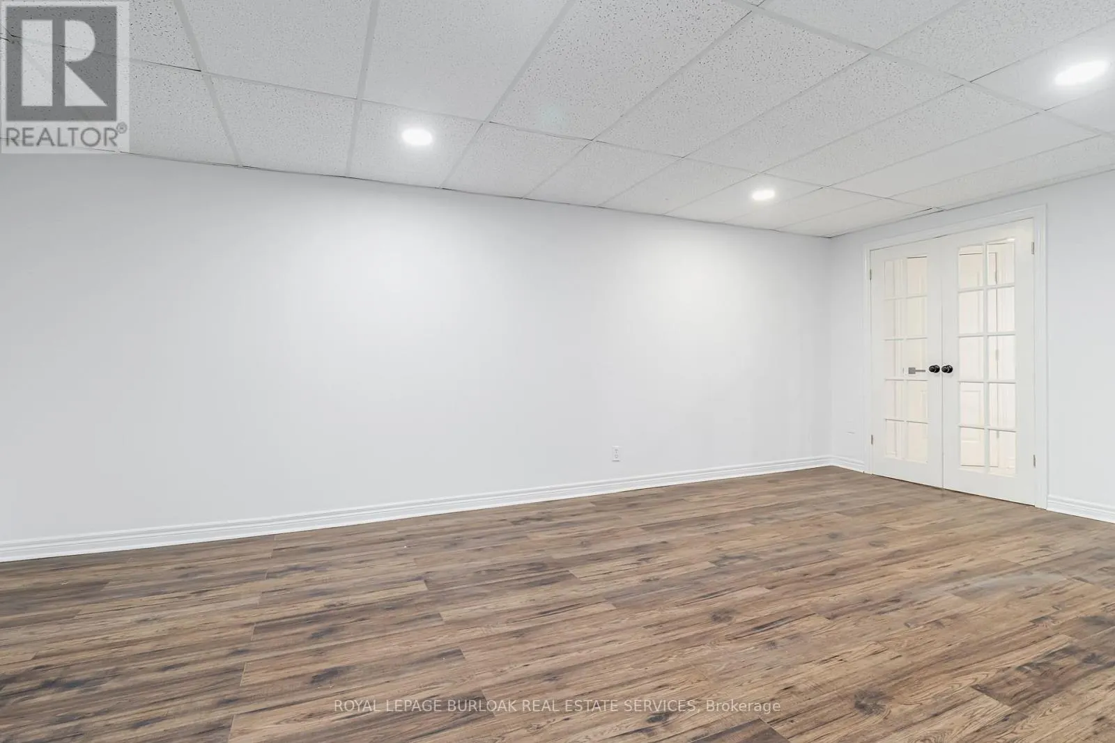 4 - 5475 LAKESHORE ROAD