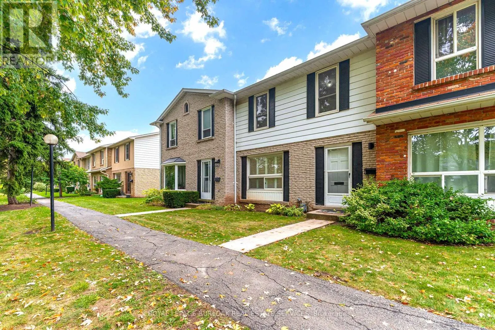 4 - 5475 LAKESHORE ROAD