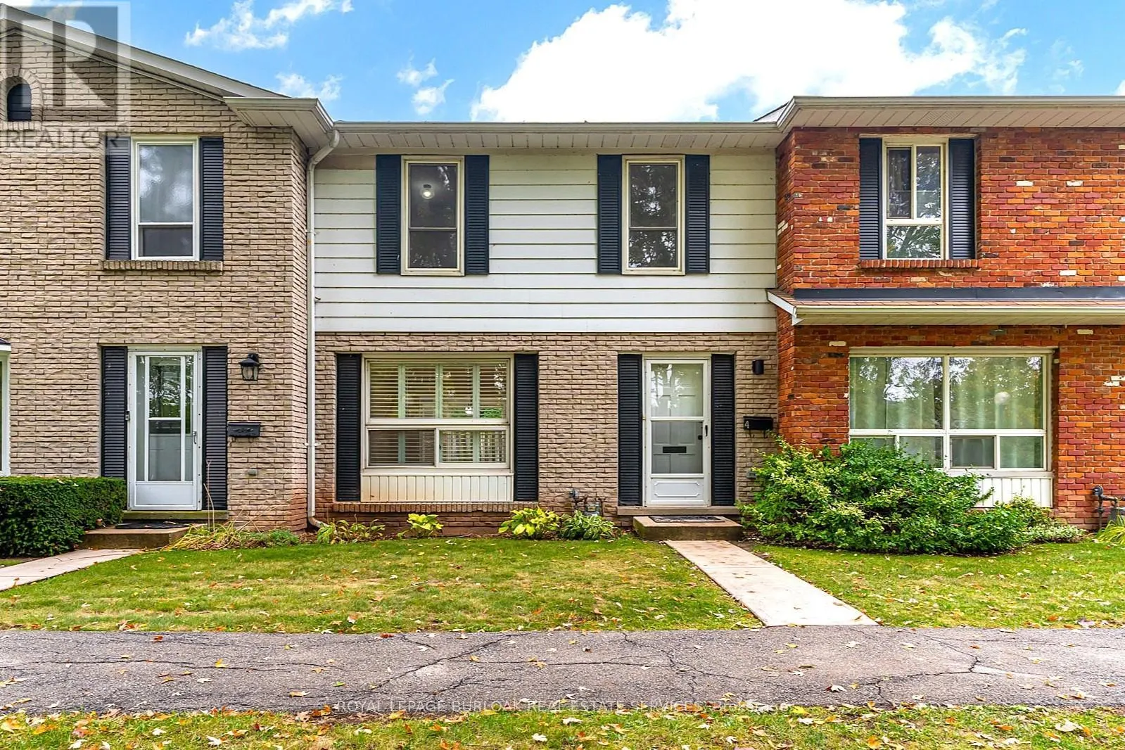 4 - 5475 LAKESHORE ROAD