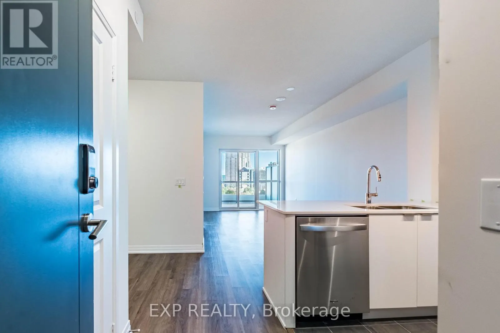 502 - 15 WATERGARDEN DRIVE
