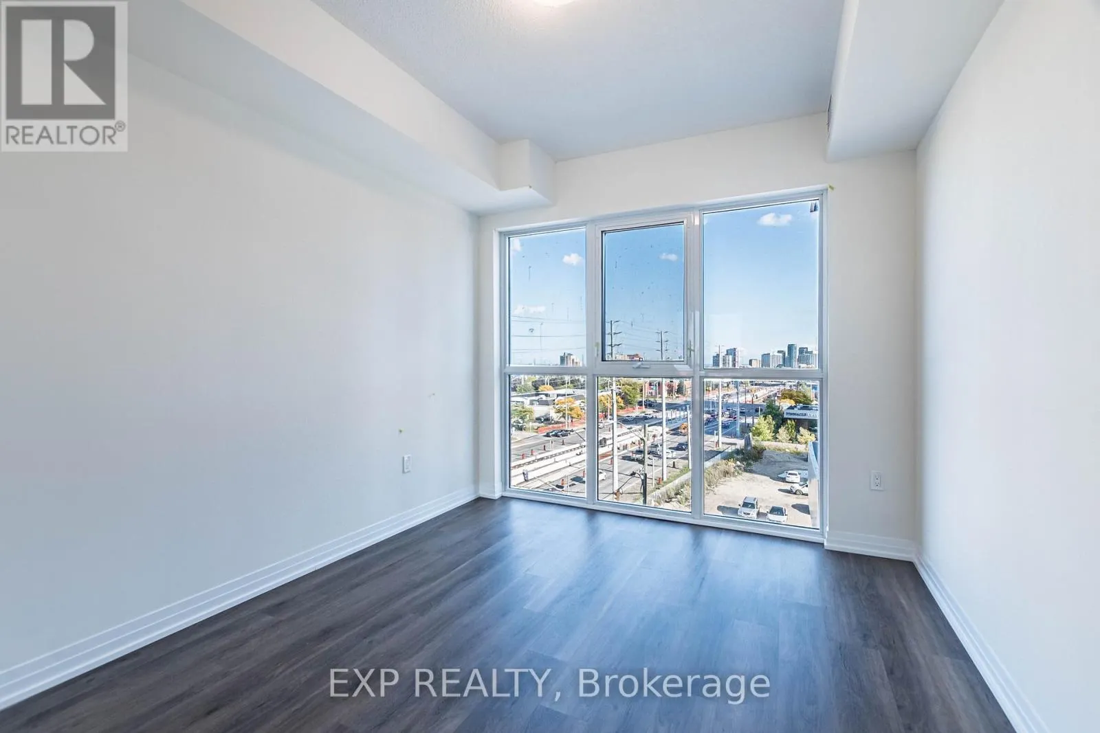 502 - 15 WATERGARDEN DRIVE