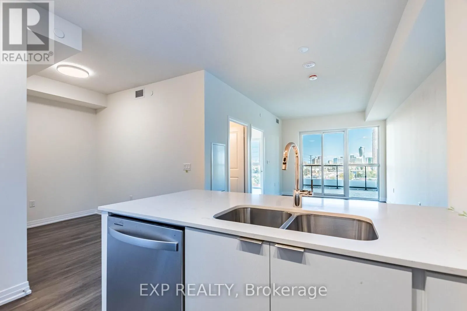 502 - 15 WATERGARDEN DRIVE