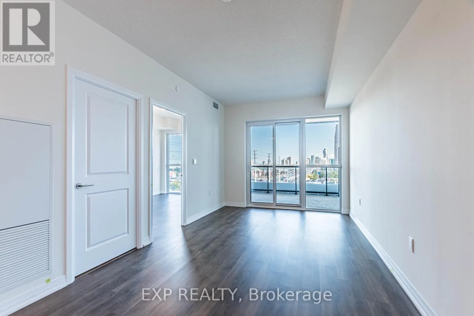 502 - 15 WATERGARDEN DRIVE