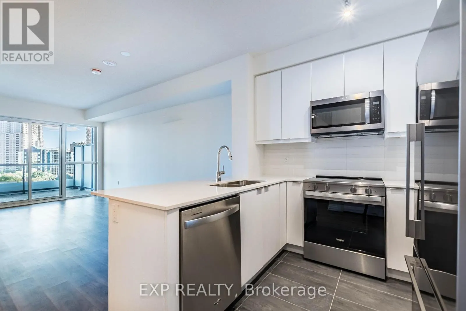 502 - 15 WATERGARDEN DRIVE