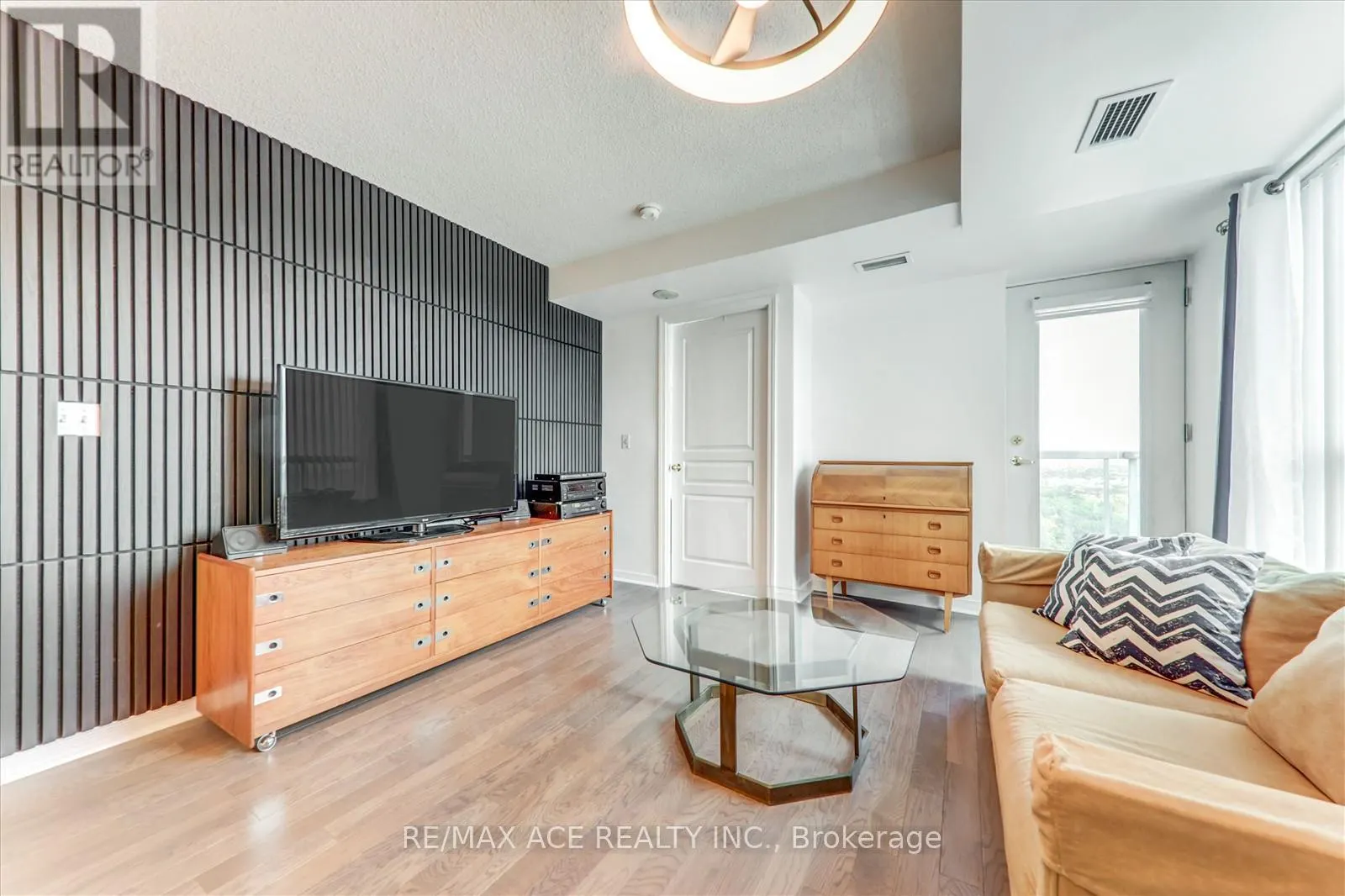 1803 - 2545 ERIN CENTRE BOULEVARD