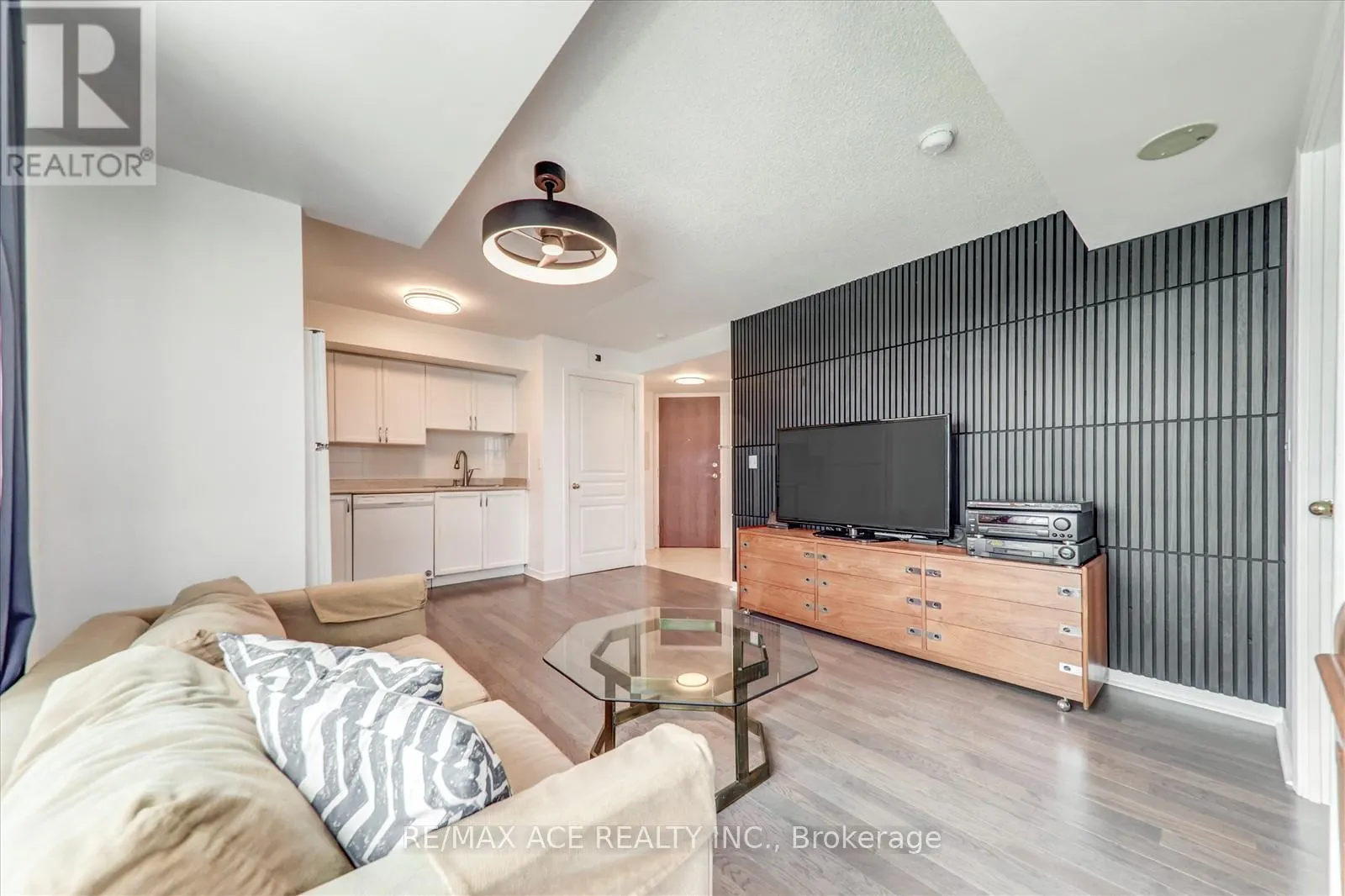 1803 - 2545 ERIN CENTRE BOULEVARD