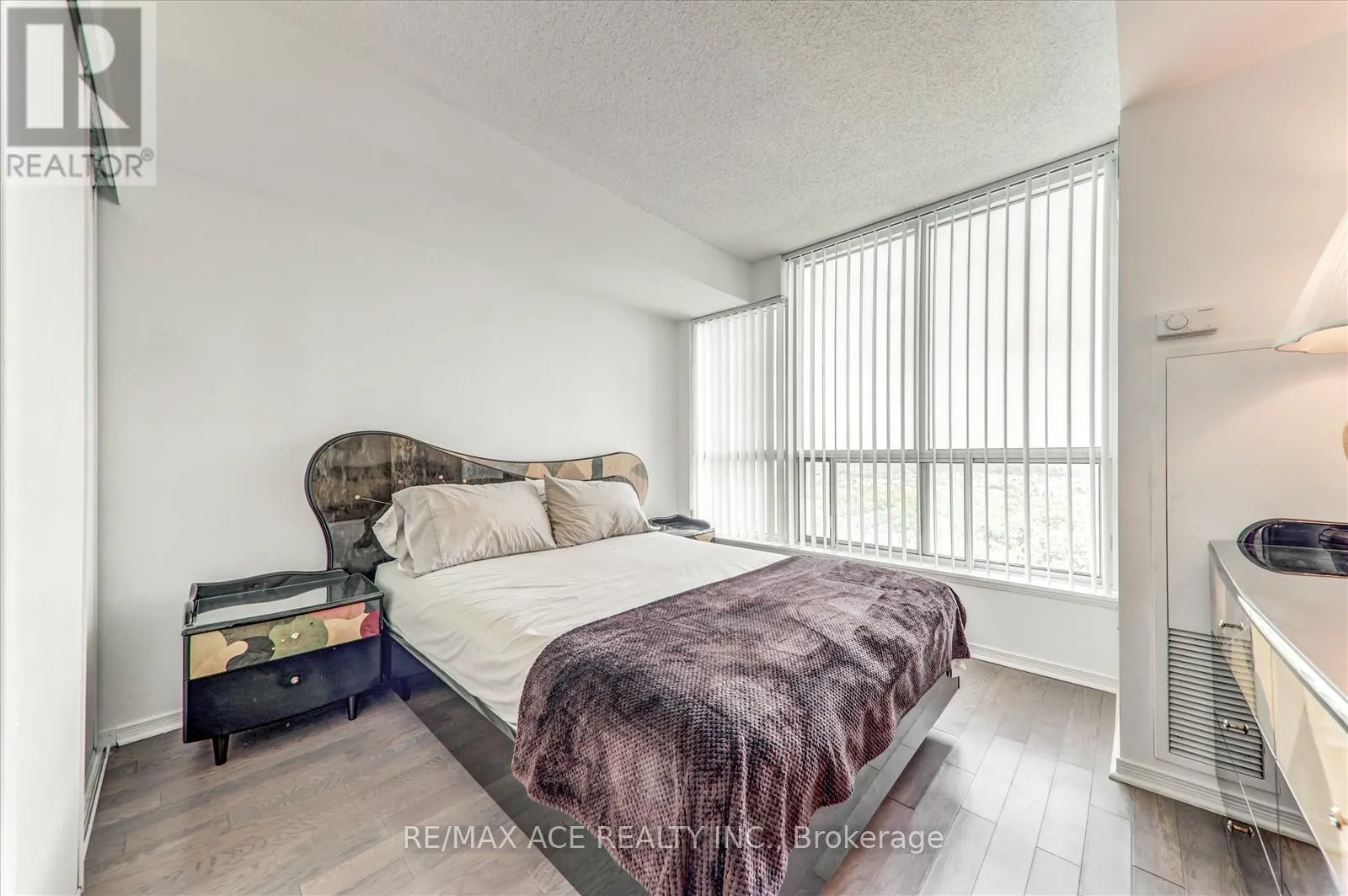 1803 - 2545 ERIN CENTRE BOULEVARD