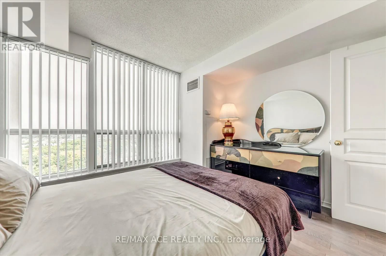 1803 - 2545 ERIN CENTRE BOULEVARD