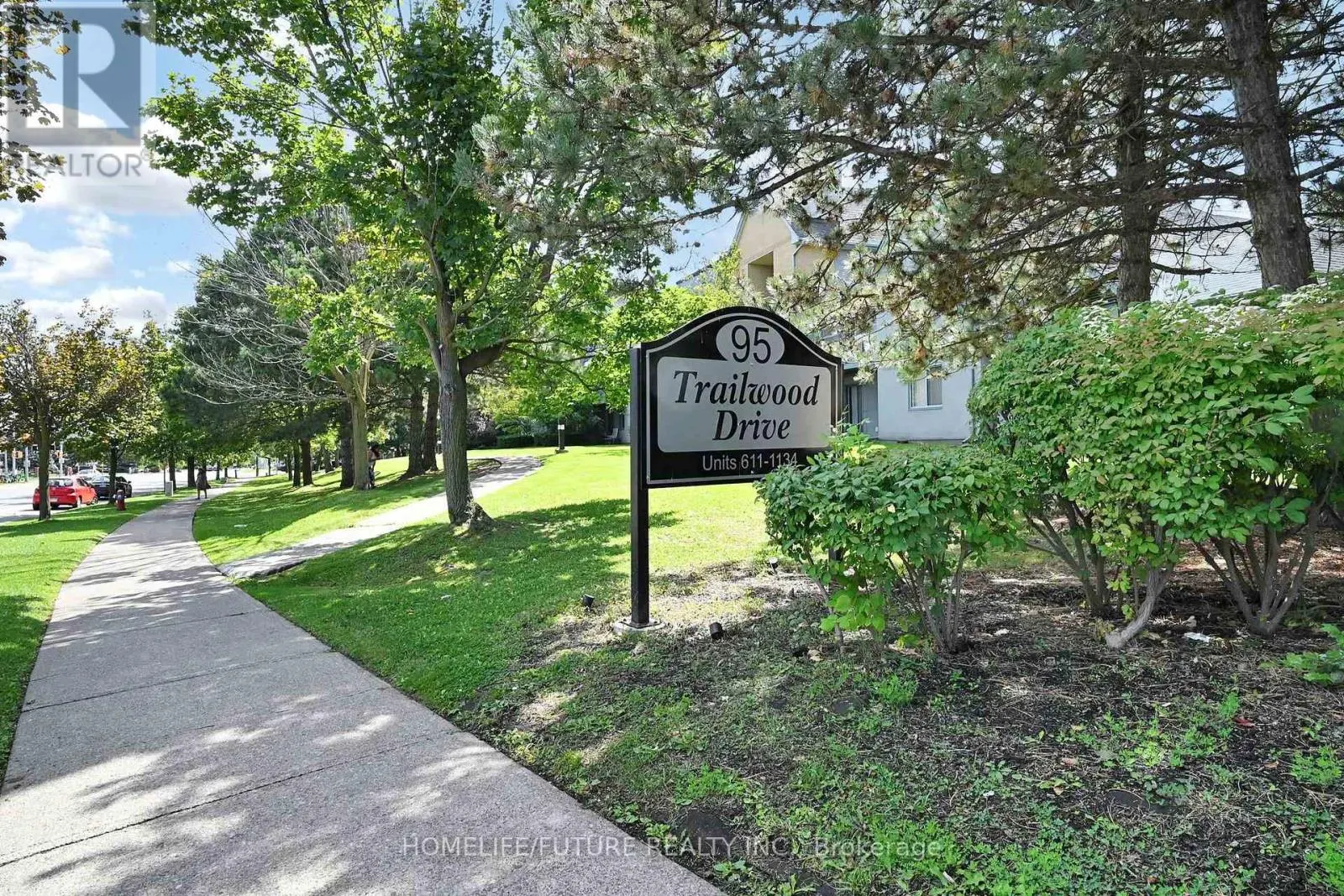 913 - 95 TRAILWOOD DRIVE