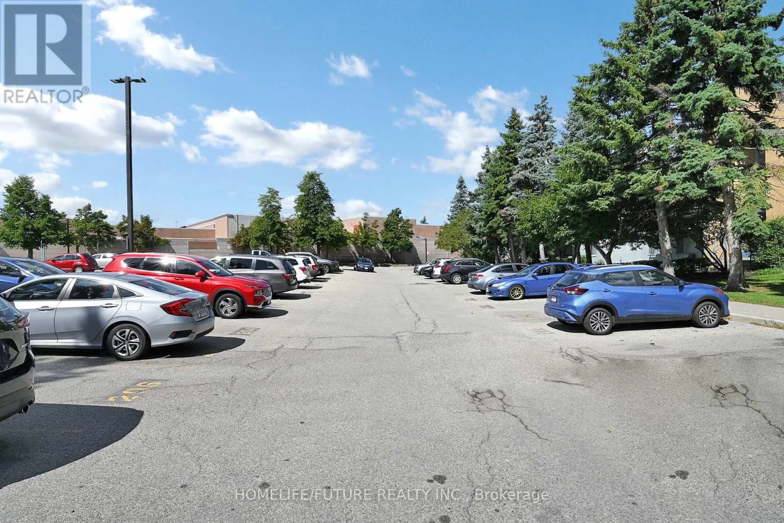 913 - 95 TRAILWOOD DRIVE