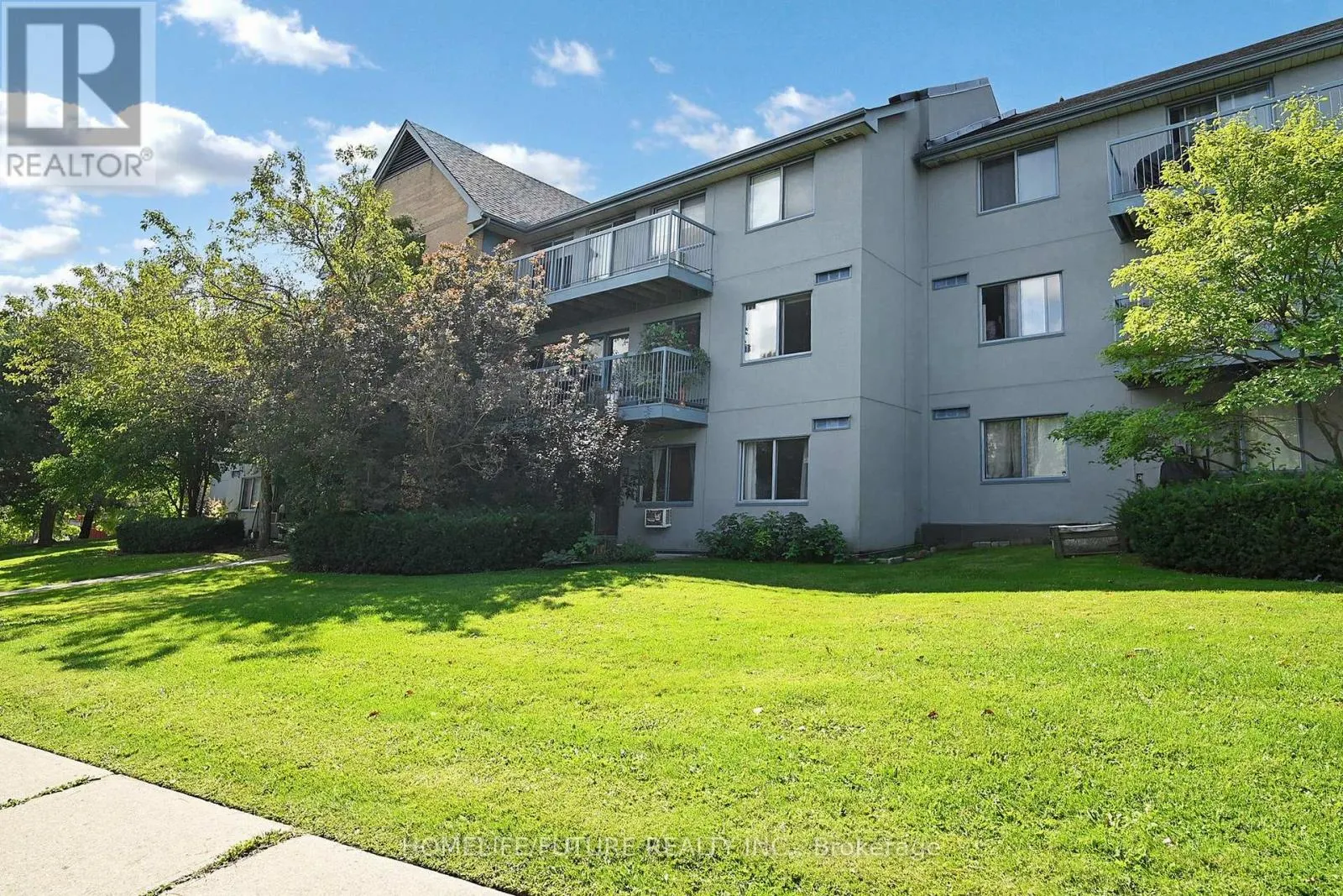 913 - 95 TRAILWOOD DRIVE