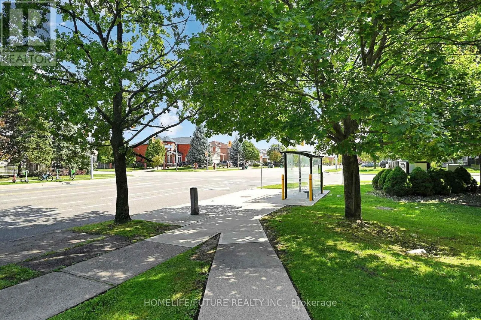 913 - 95 TRAILWOOD DRIVE