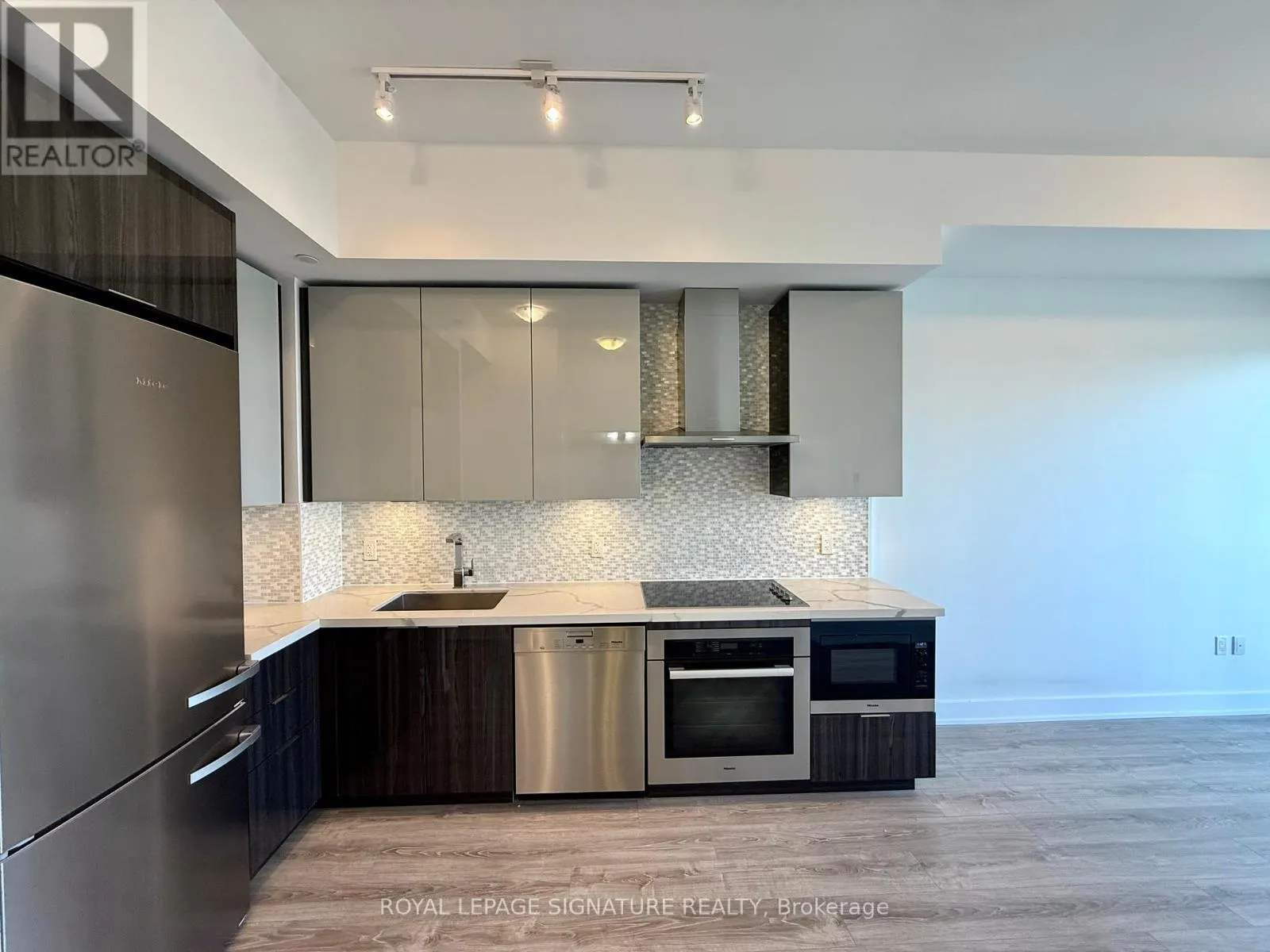20 SHORE BREEZE DRIVE
