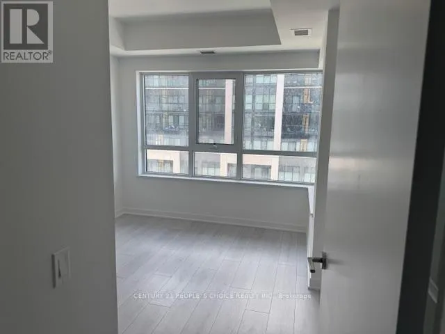 425 - 395 DUNDAS STREET W