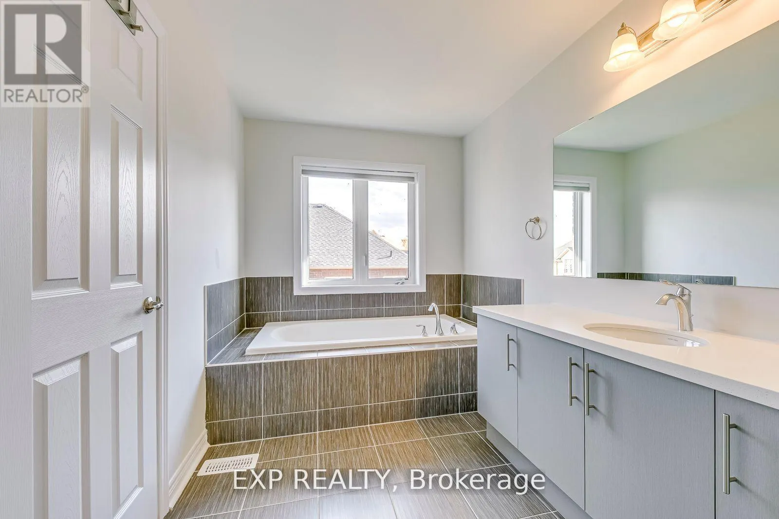 142 TOUCAN TRAIL