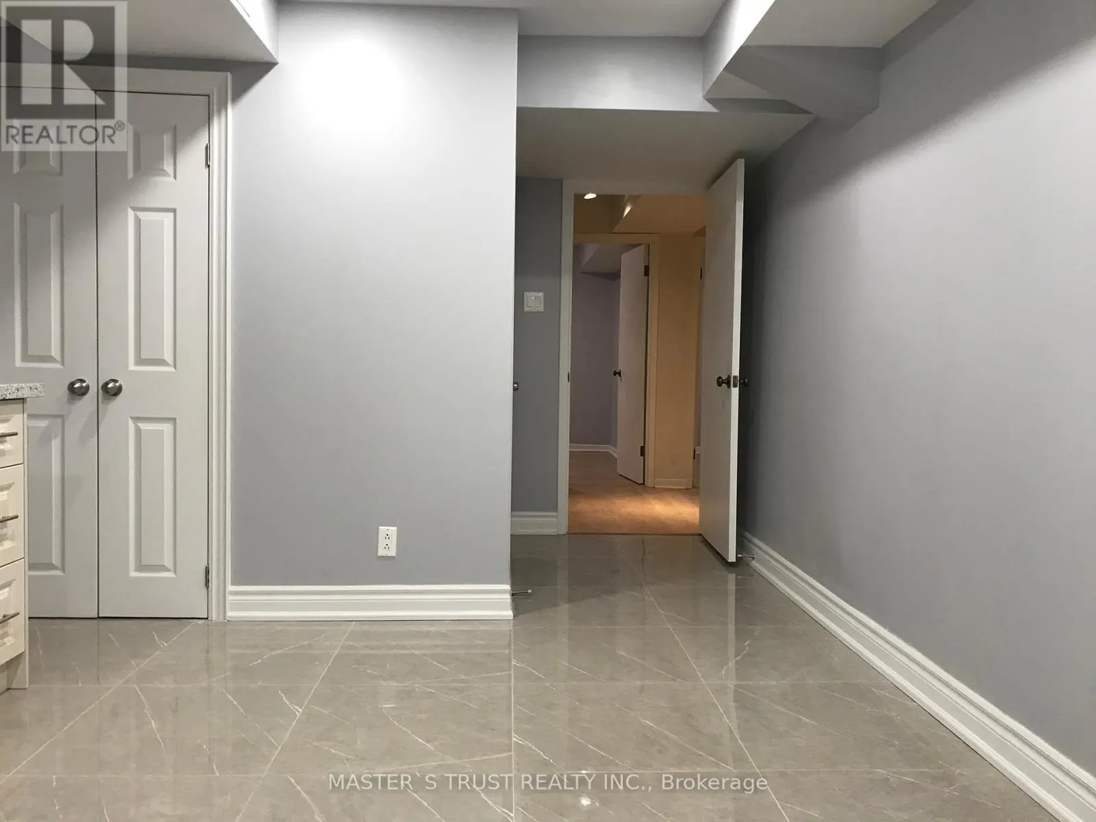 2186 TRUSCOTT DRIVE