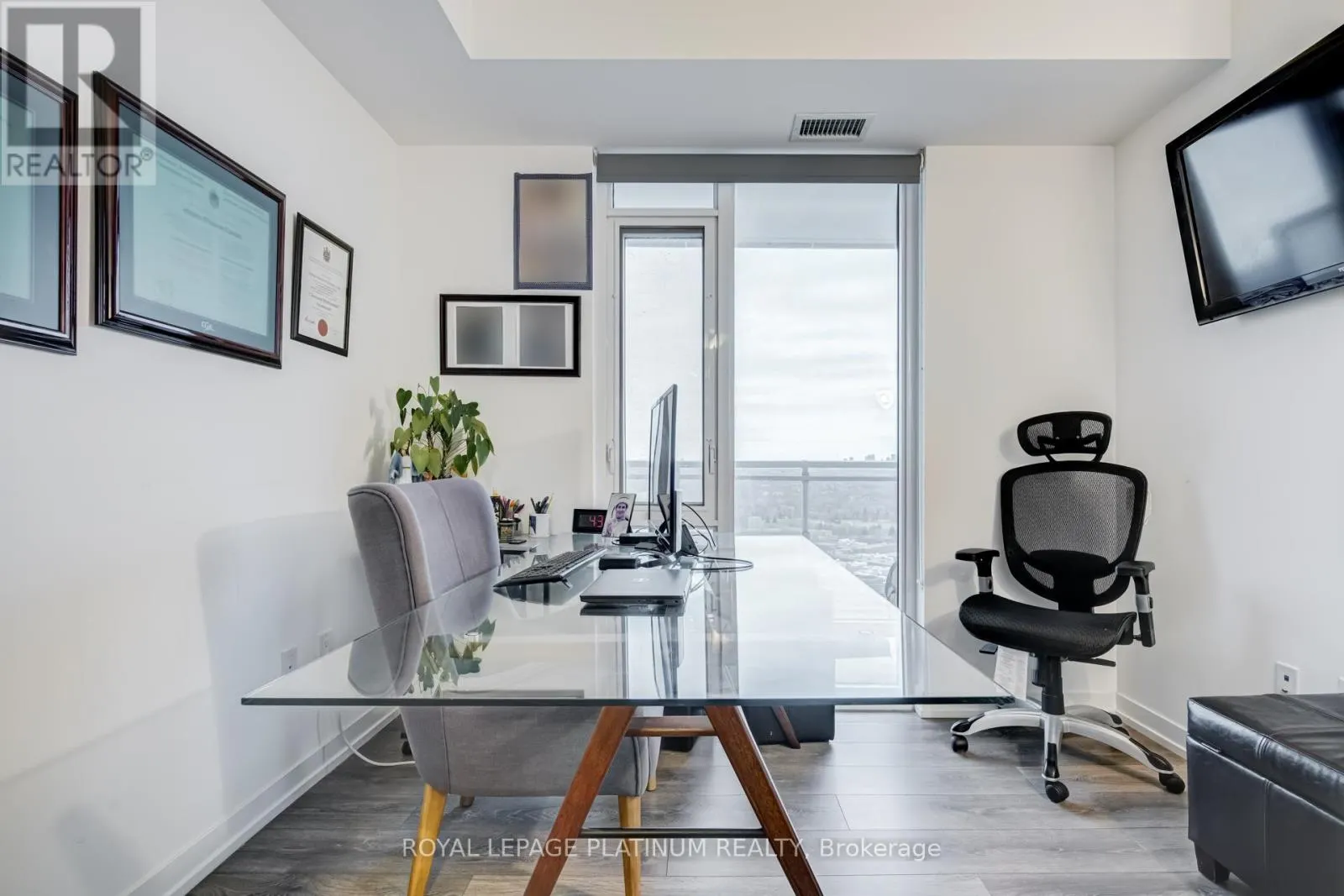 1514 - 2520 EGLINTON AVENUE W